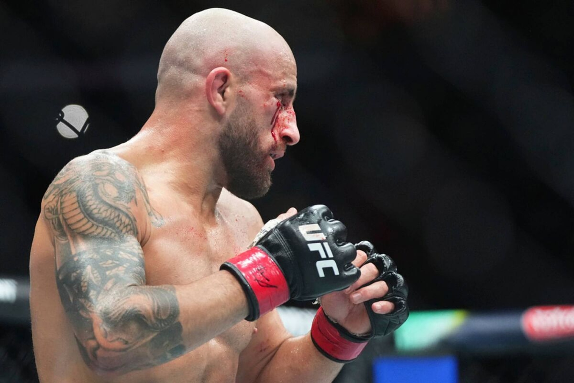 Volkanovskis eyes a concern: he could lose part of his vision after suffering serious eye injuries against Lopes