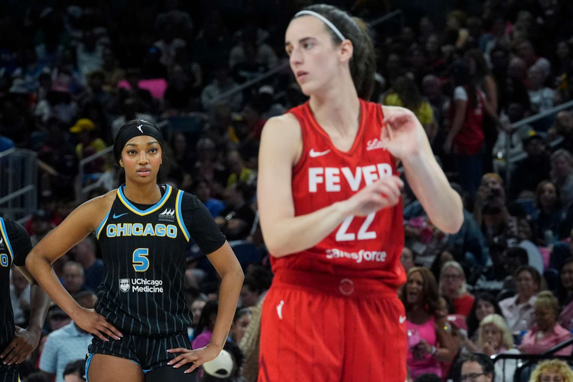 Caitlin Clark's dominance questioned as Angel Reese overtakes her in an  important statistic for the WNBA season | Marca
