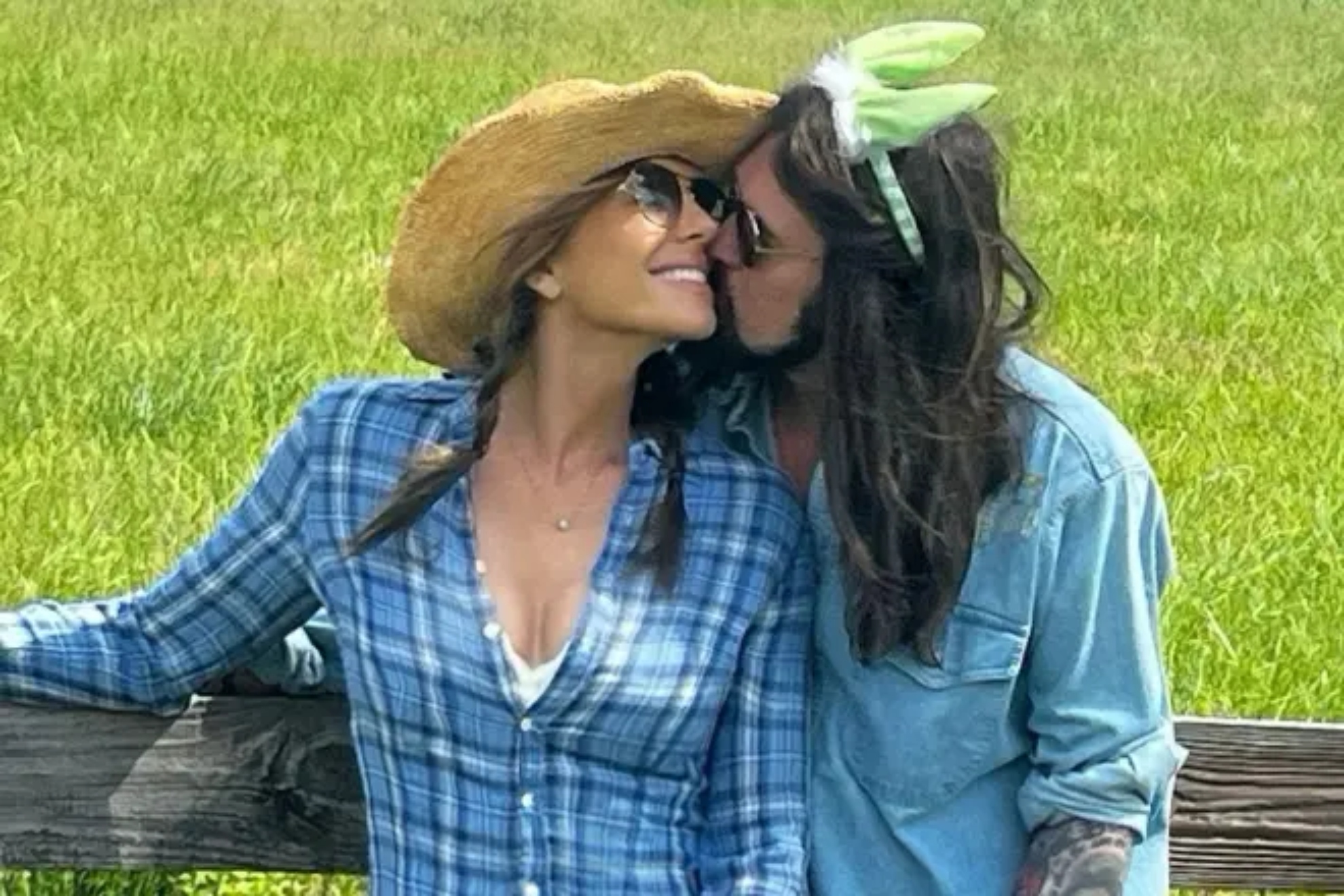 Elizabeth Hurley and Billy Ray Cyrus surprise by confirming their relationship: this is how their romance came about