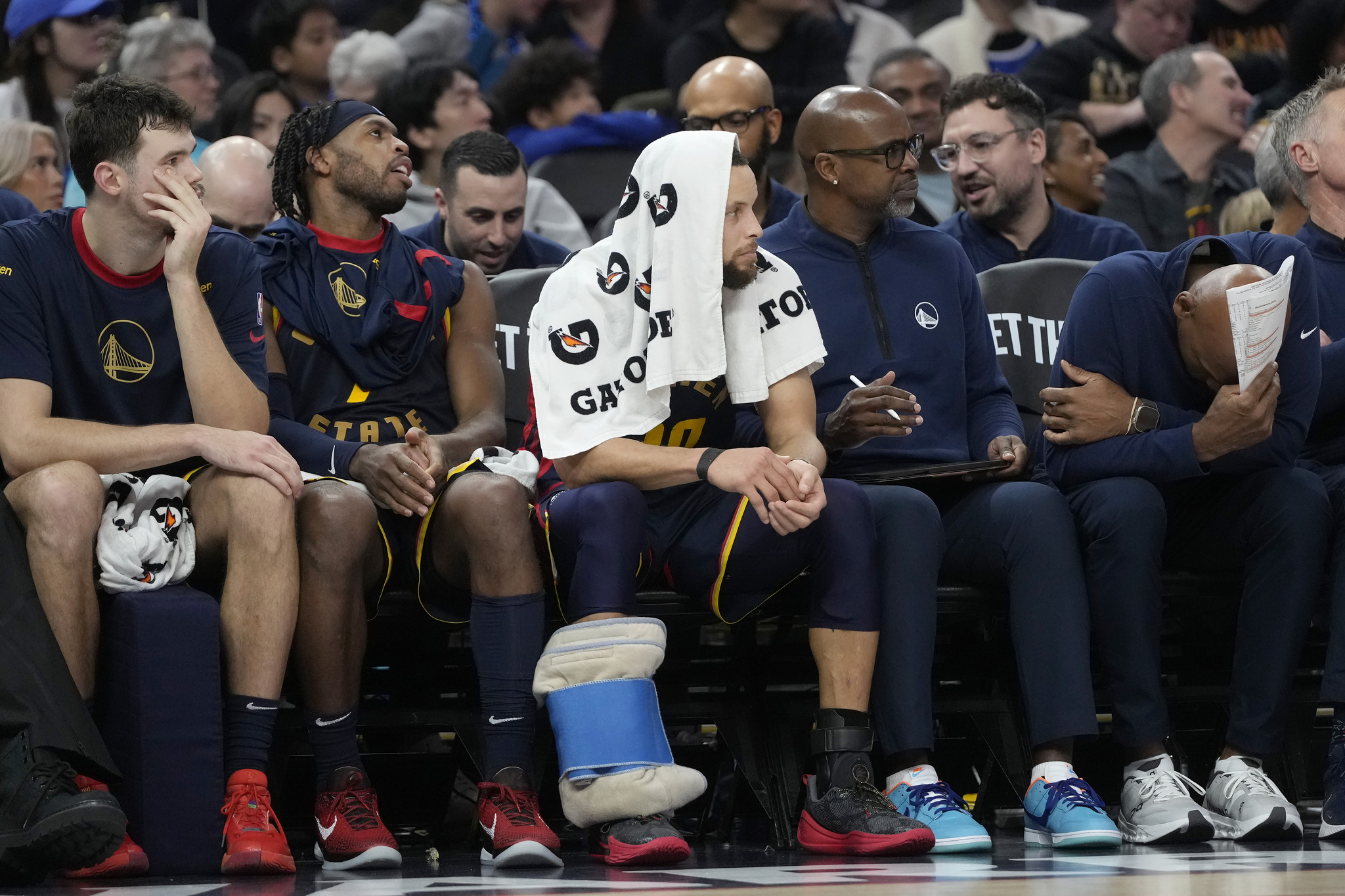 Stephen Curry shows frustration as Buddy Hield apologizes during Warriors timeout