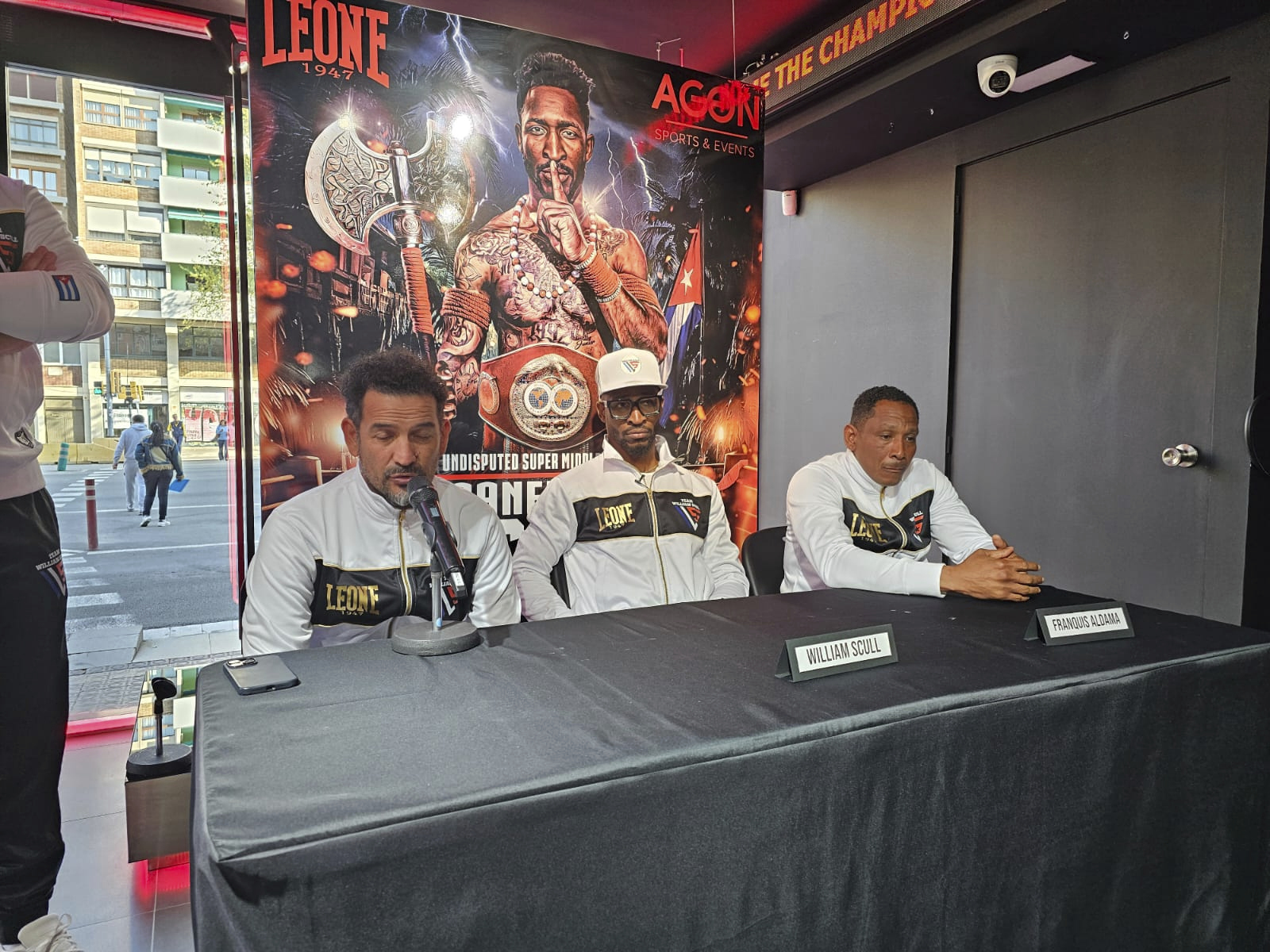  lt;HIT gt;William lt;/HIT gt;  lt;HIT gt;Scull lt;/HIT gt;, rival de Canelo. Las manda Marquiegui