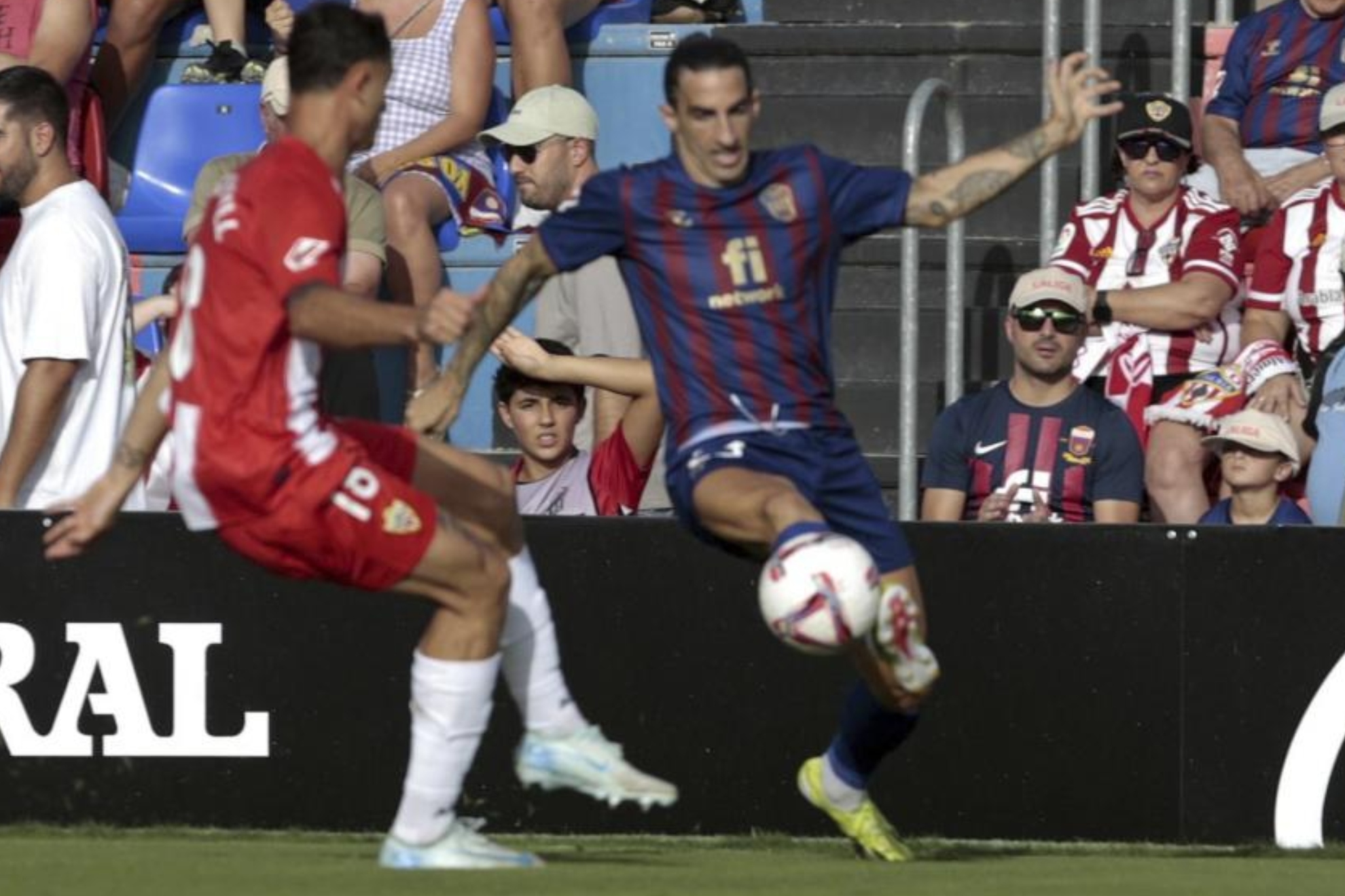 Marc Mateu, en un lance de un partido ante el Almer�a.