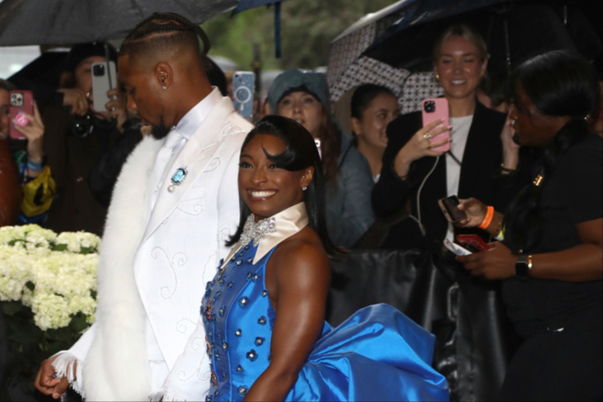Simone Biles and Jonathan Owens dazzled on the Met Gala red carpet.