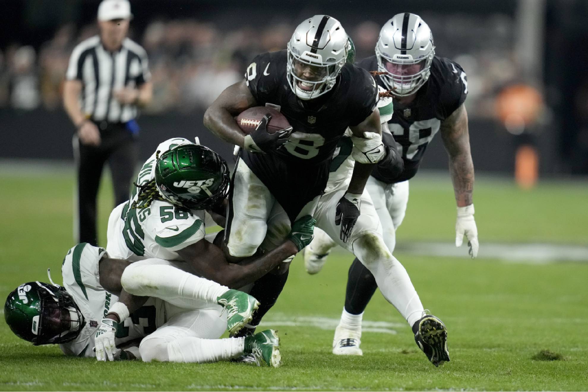 Josh Jacobs left hurt by the Las Vegas Raiders and issued a warning to Tom Brady