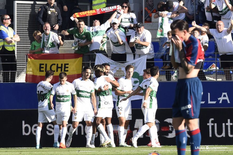 Joaquín devuelve la esperanza al Huesca y complica el ascenso del Elche