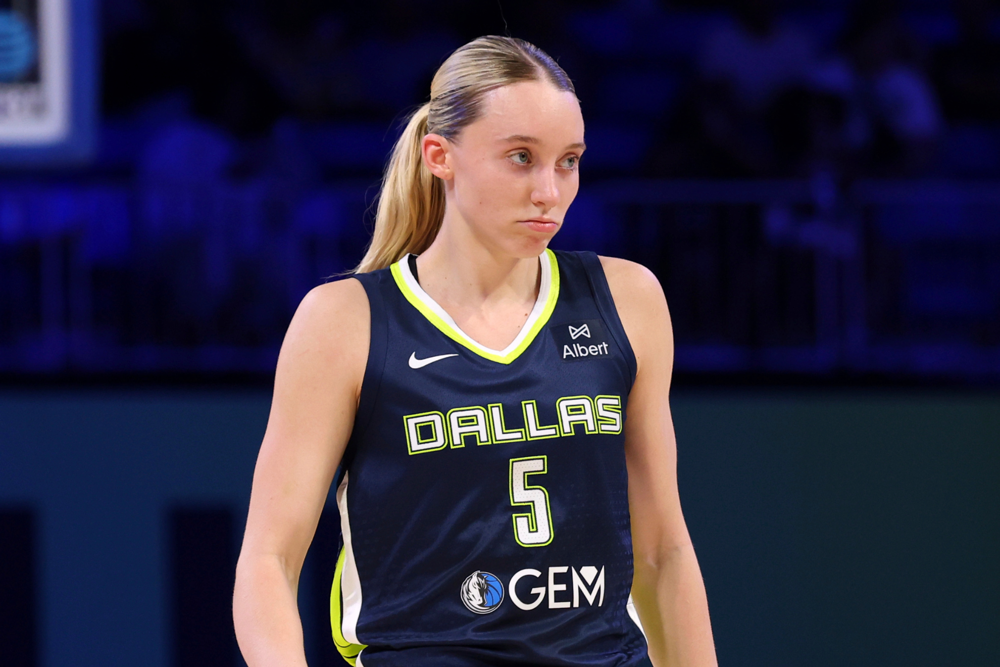 Paige Bueckers has fun with a Patrick Mahomes-like pass as the Dallas Wings lose again