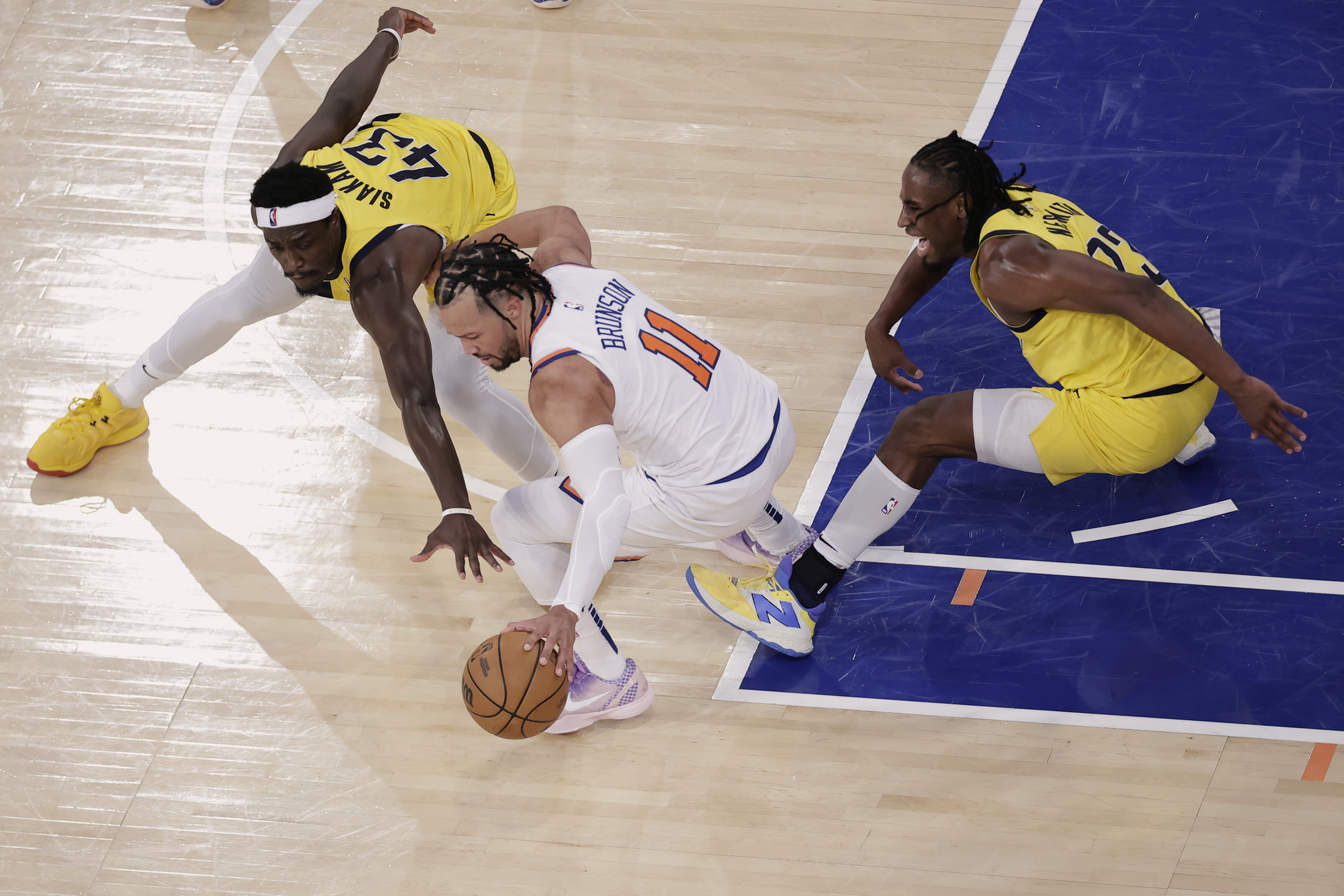 Knicks Jalen Brunson sneaky move using opponents arm to hit himself and fool the ref sparks NBA backlash