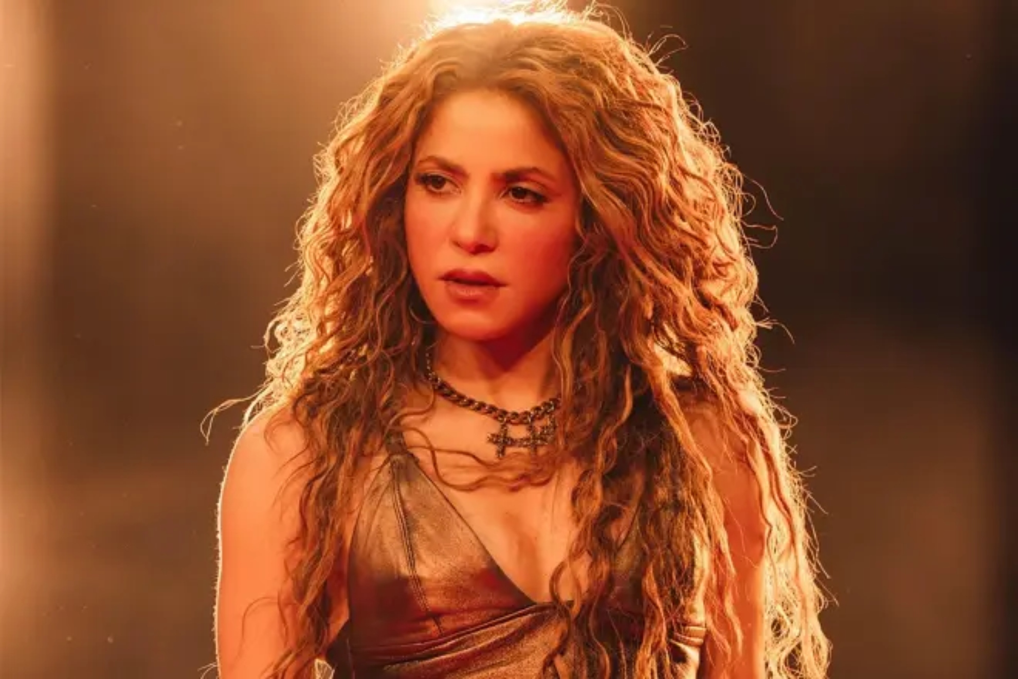 Shakira jokes about the fall she suffered during her last concert: Dont tell me Im not like a little angel flying!