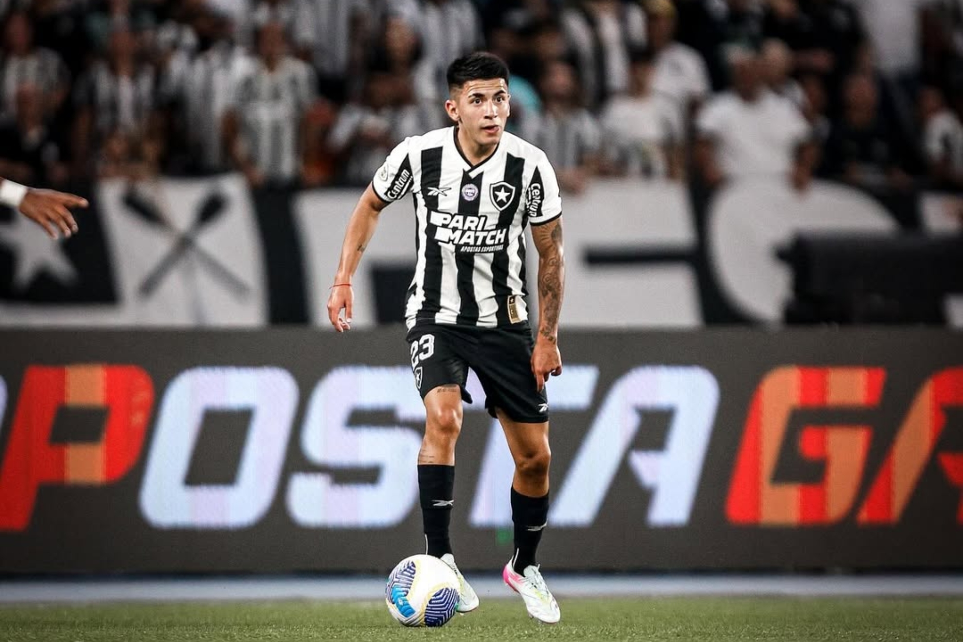 Thiago Almada durante su paso por el Botafogo.