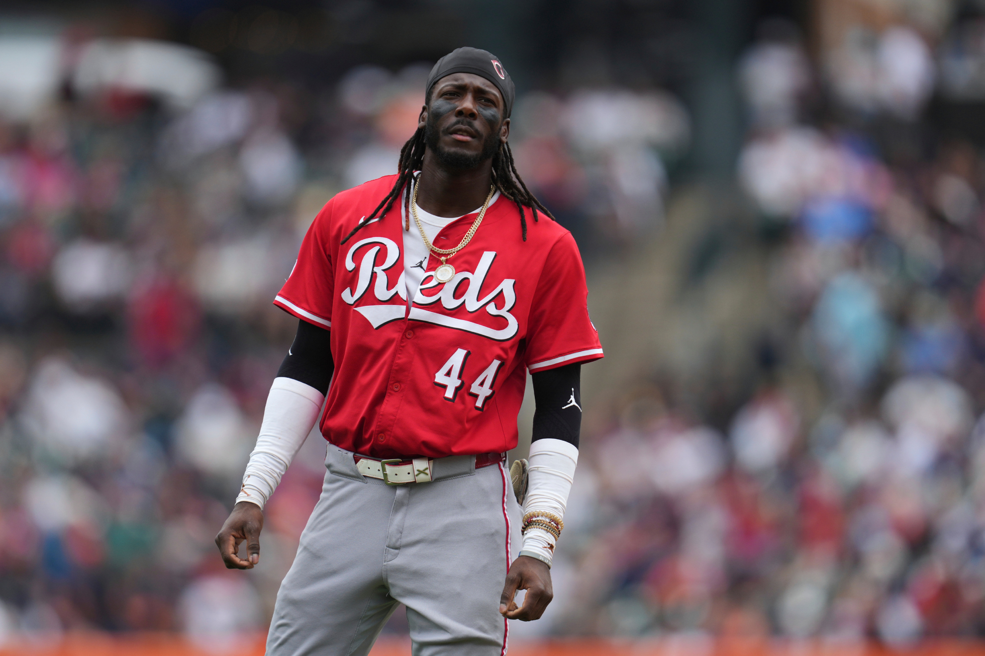 Cincinnati Reds shortstop Elly De La Cruz waits for his glove against the Detroit Tigers in the sixth inning during a baseball game, Saturday, June 14, 2025, in Detroit.