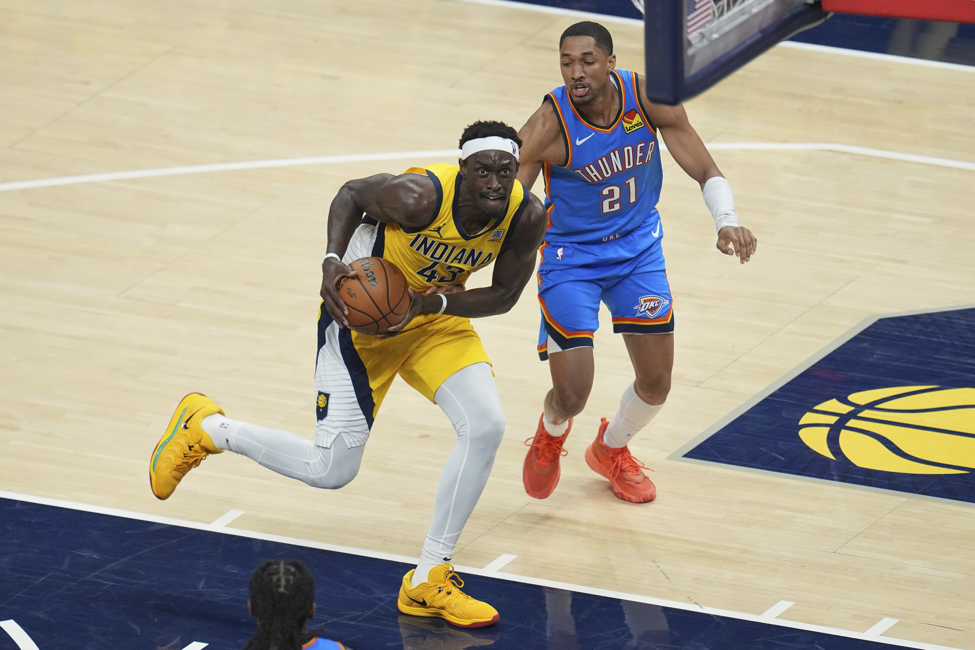 Indiana Pacers forward Pascal Siakam drives past Oklahoma City Thunder guard Aaron Wiggins