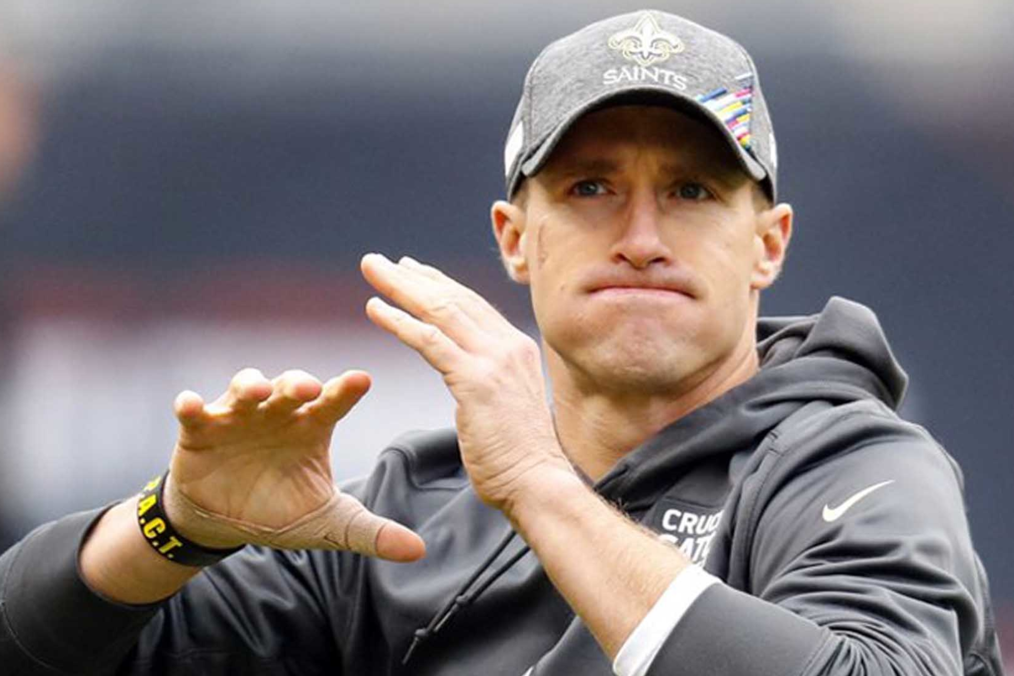 NFL legend loses ability to use his arm amid heartbreaking condition