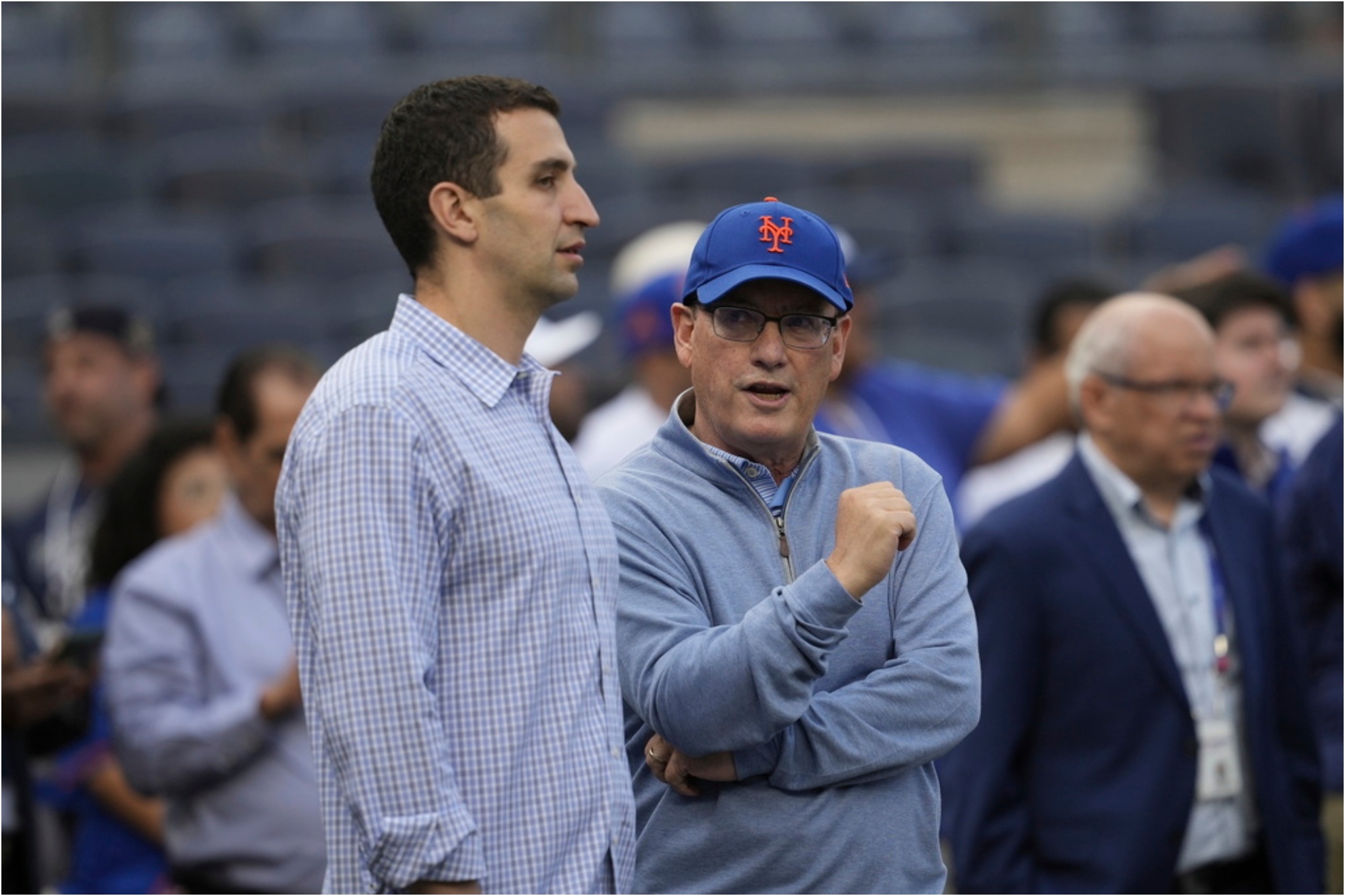 New York Mets owner Steve Cohen, right, talks with Mets president of baseball operations David Stearns.
