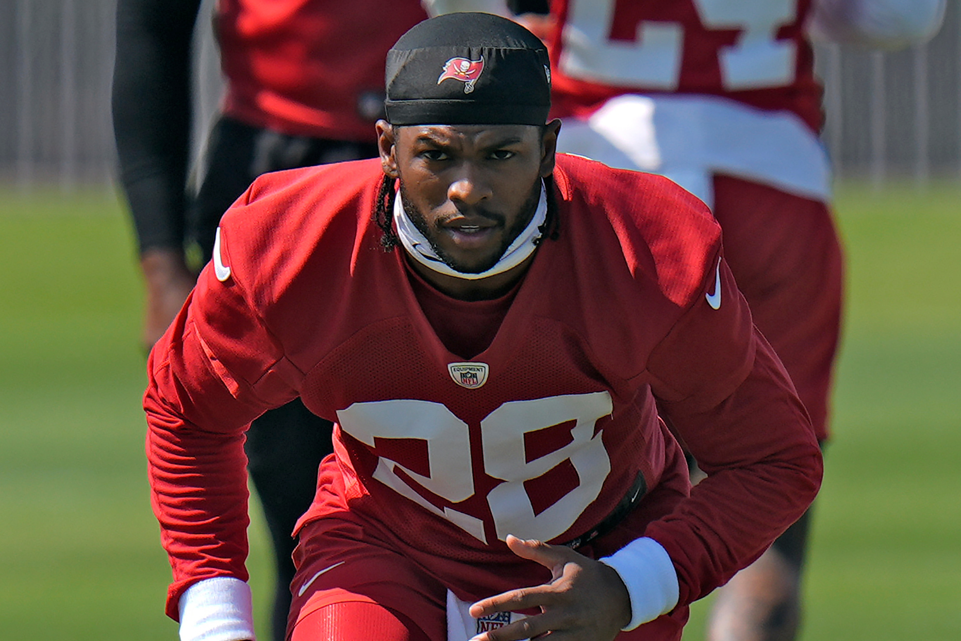 Shilo Sanders runs a drill during Tampa Bay Buccaneers minicamp.