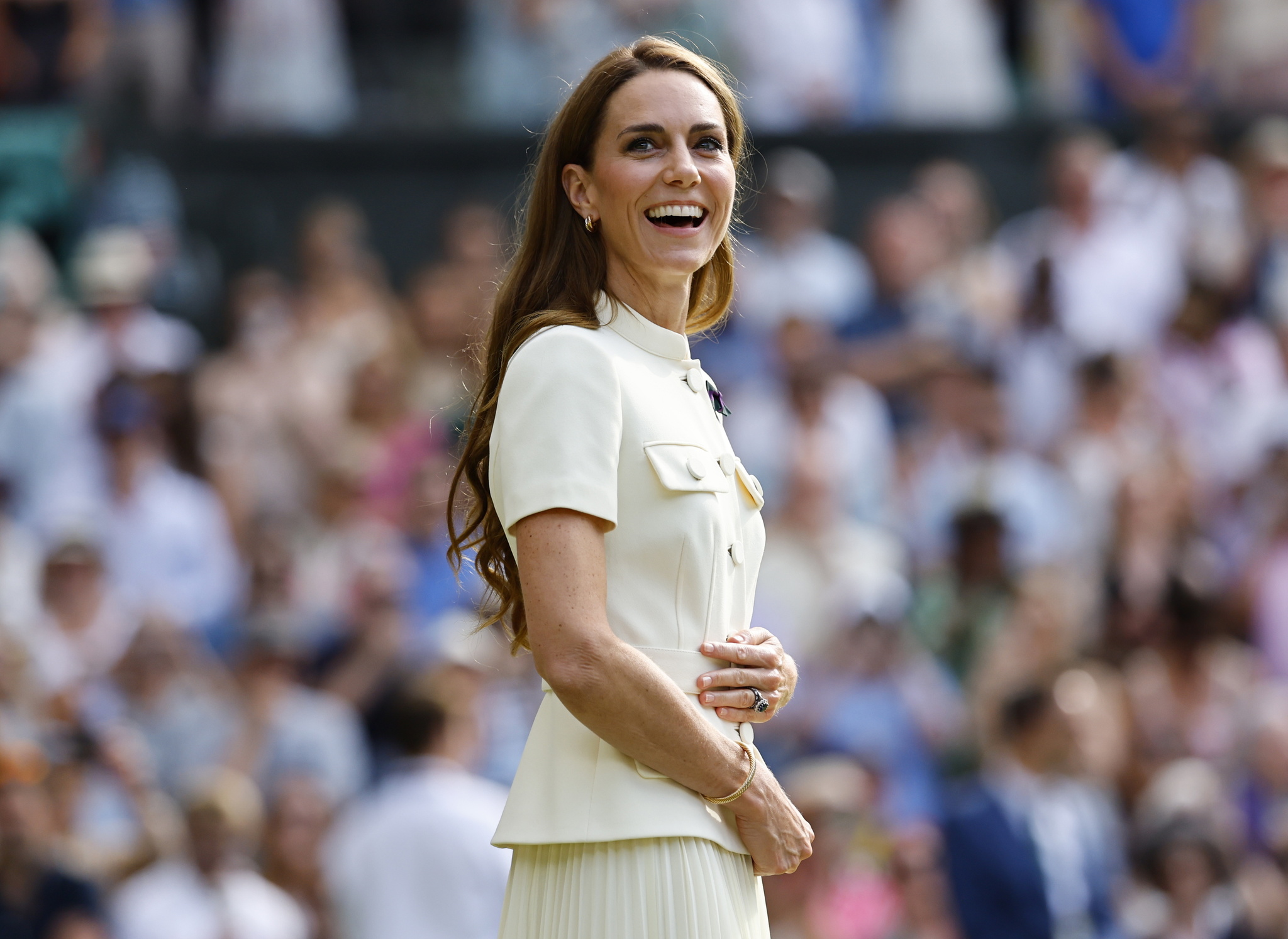 Kate Middleton, the Princess of Wales, handed the trophy to Wimbledon womens singles champion Iga Swiatek. (Photo: EFE/EPA/TOLGA AKMEN)