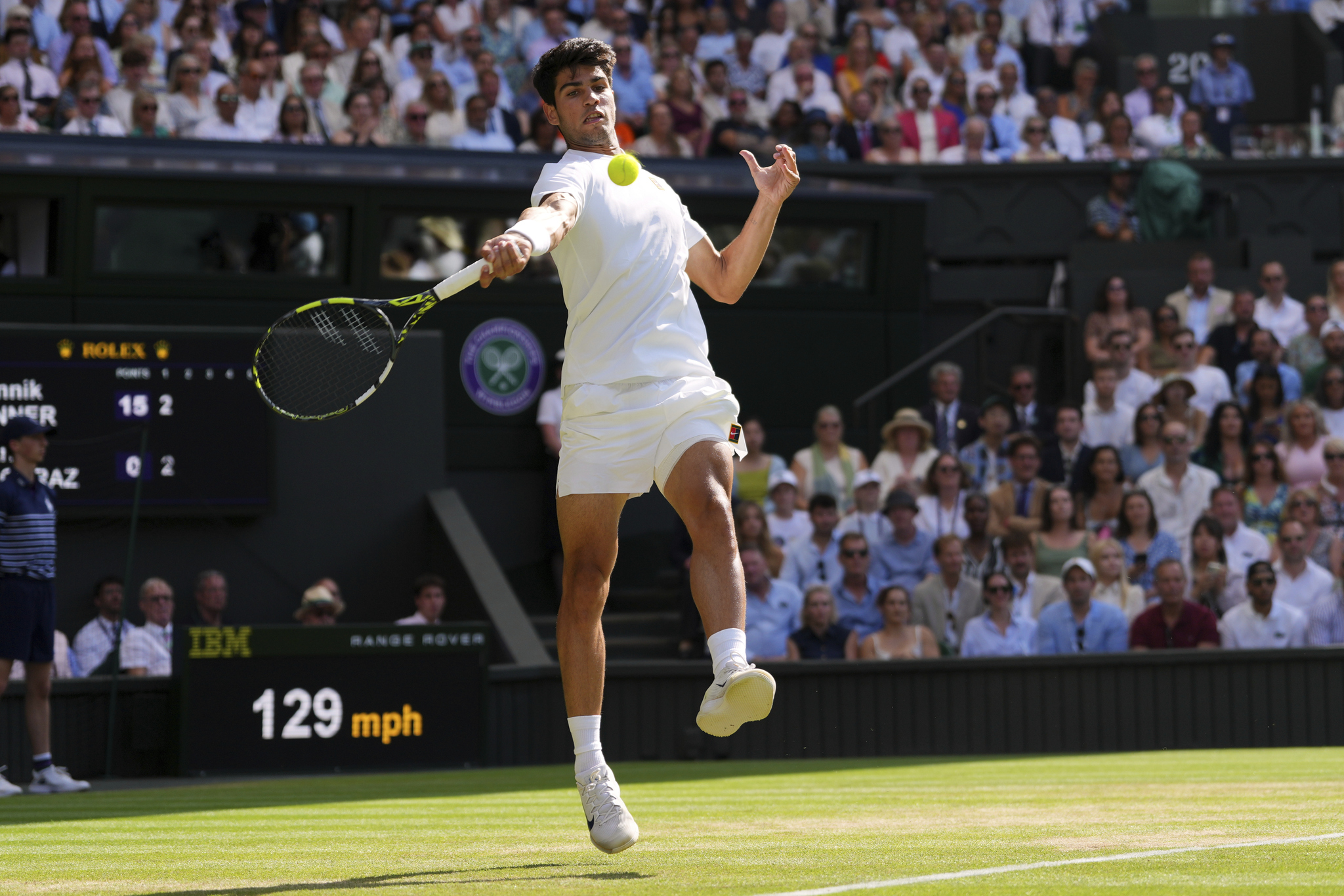 TitlCarlos Alcaraz of Spain returns to Jannik Sinner of Italy during the mens singles final match at the Wimbledon Tennis Championships in London, Sunday, July 13, 2025.(AP Photo/Kirsty Wigglesworth)