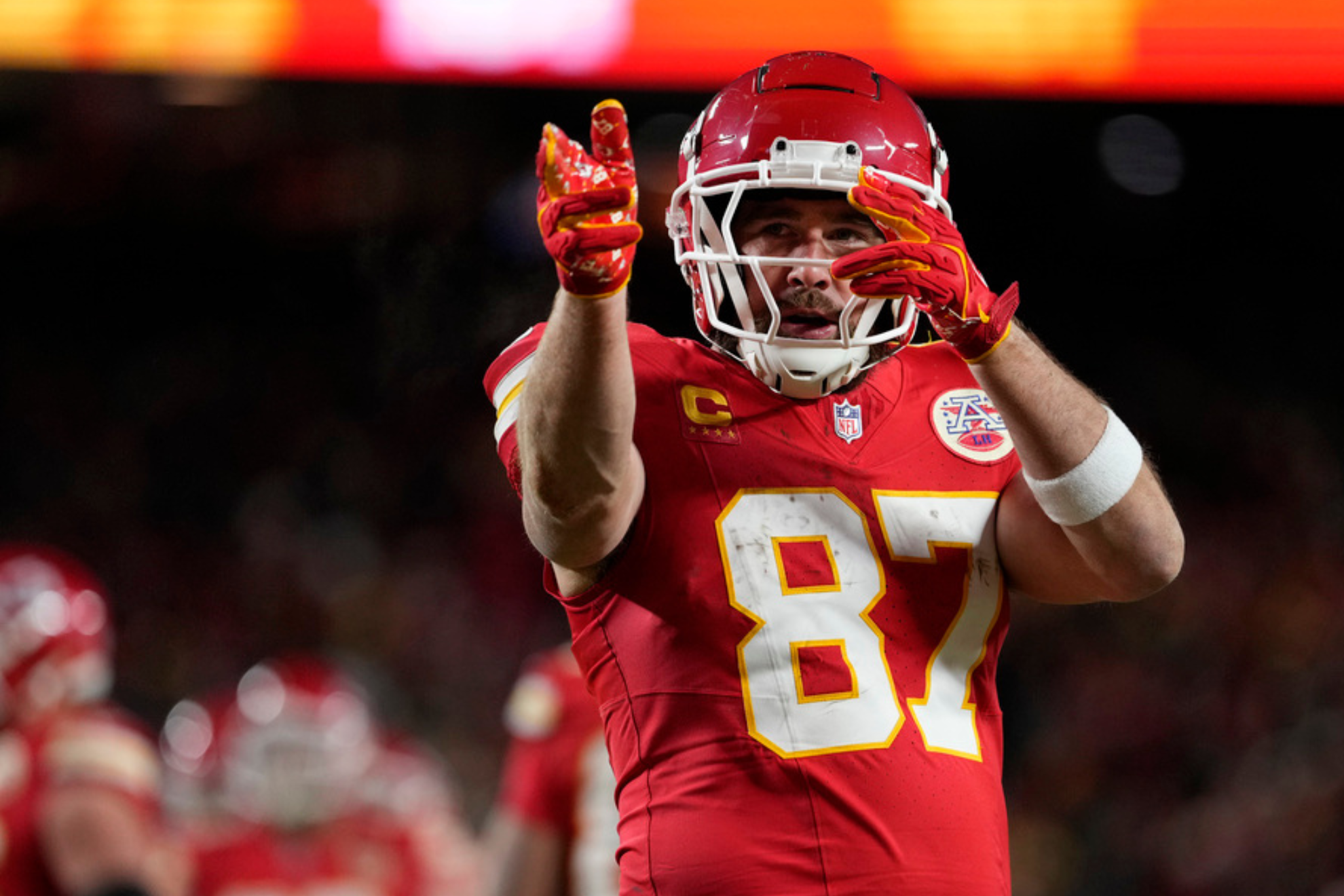 Travis Kelce doesnt hesitate to call another tight end an absolute legend