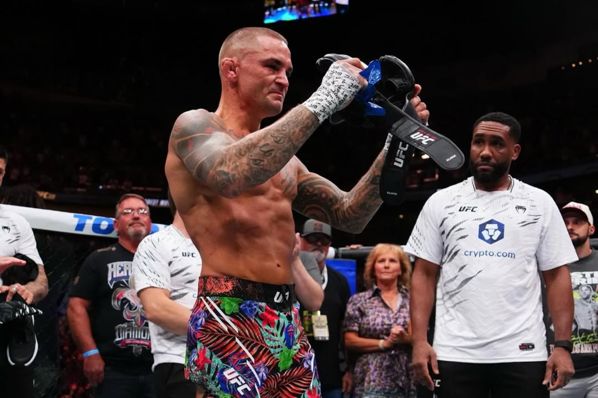 Dustin Poirier, dejando las guantillas en el oct�gono tras su �ltimo combate.