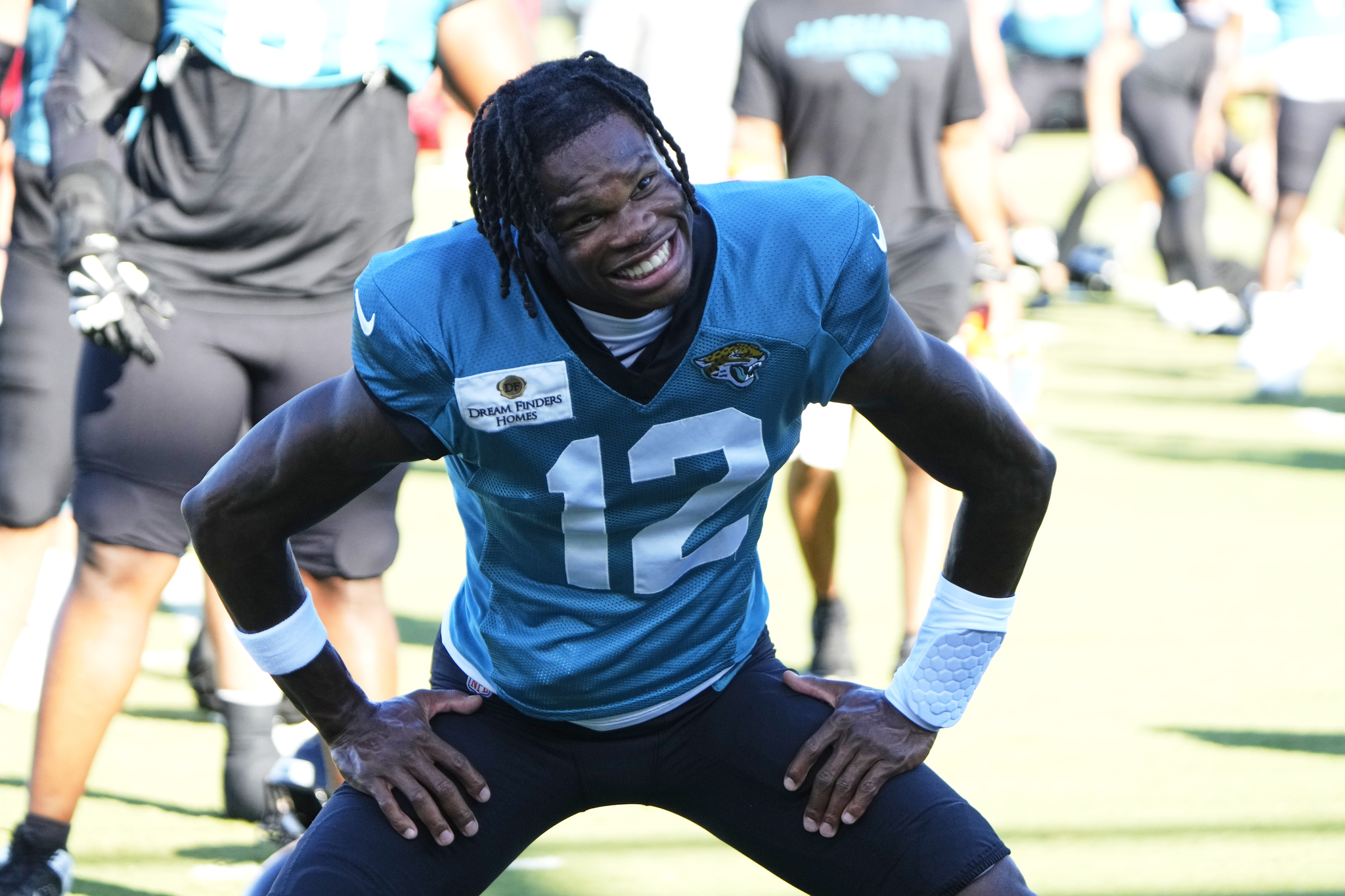 Travis Hunter ignored Deion Sanders, and his happiness could be shattered amid rumors of divorce from his wife Leanna Lenee