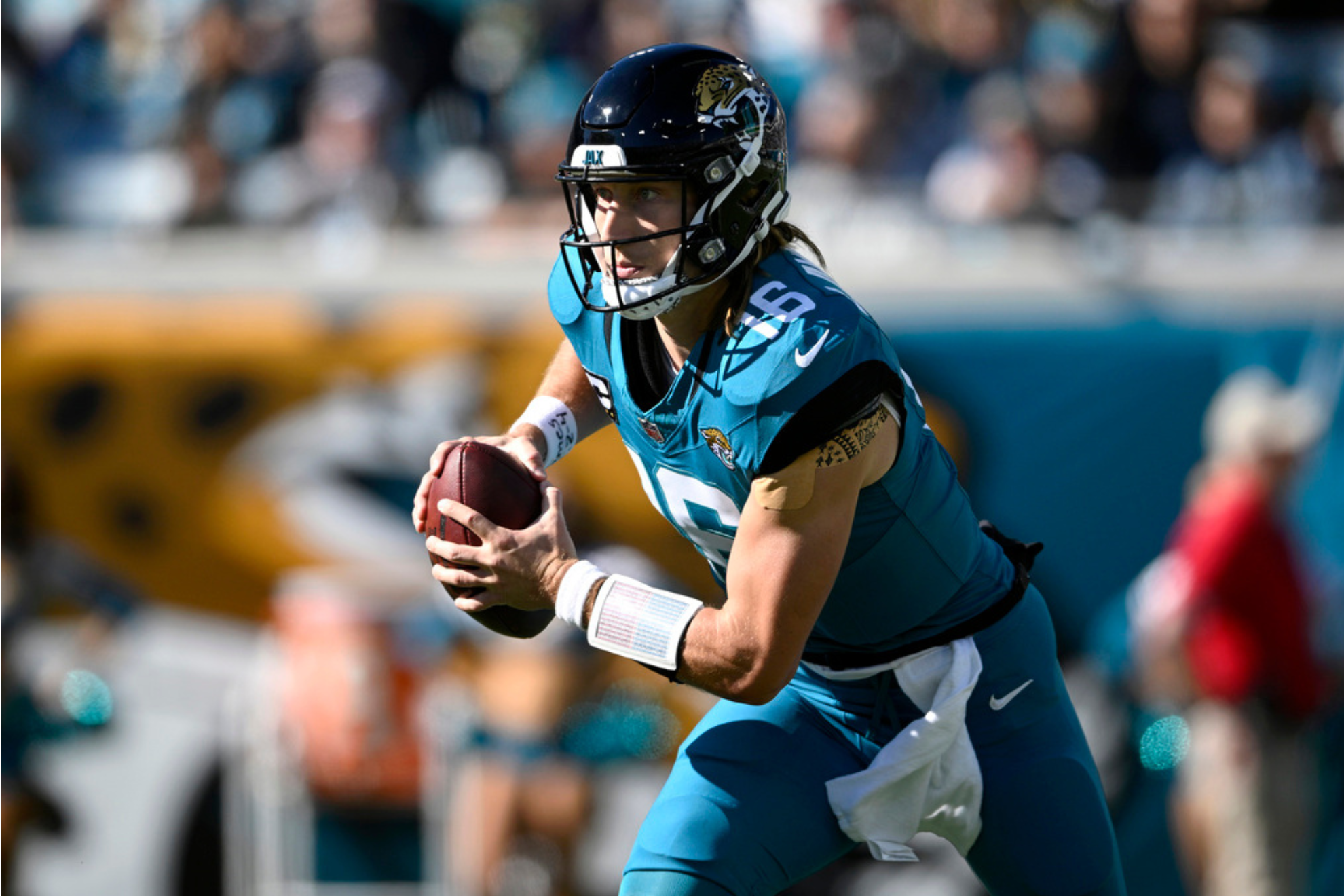 The reason Liam Coen chooses Trevor Lawrence over Travis Hunter at the Jaguars