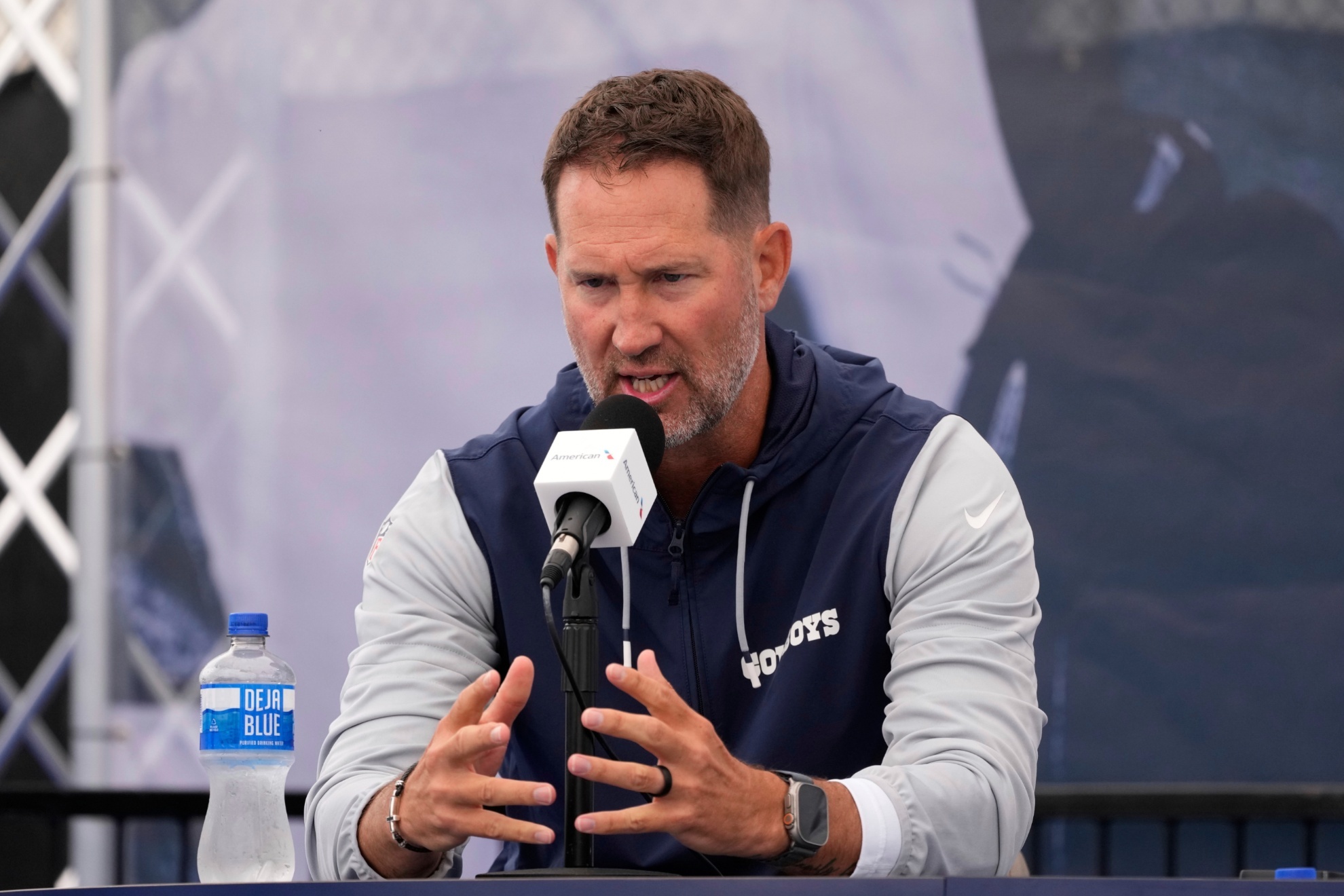 Brian Schottenheimer hints at Cowboys new RB1 as Ezekiel Elliott era ends.