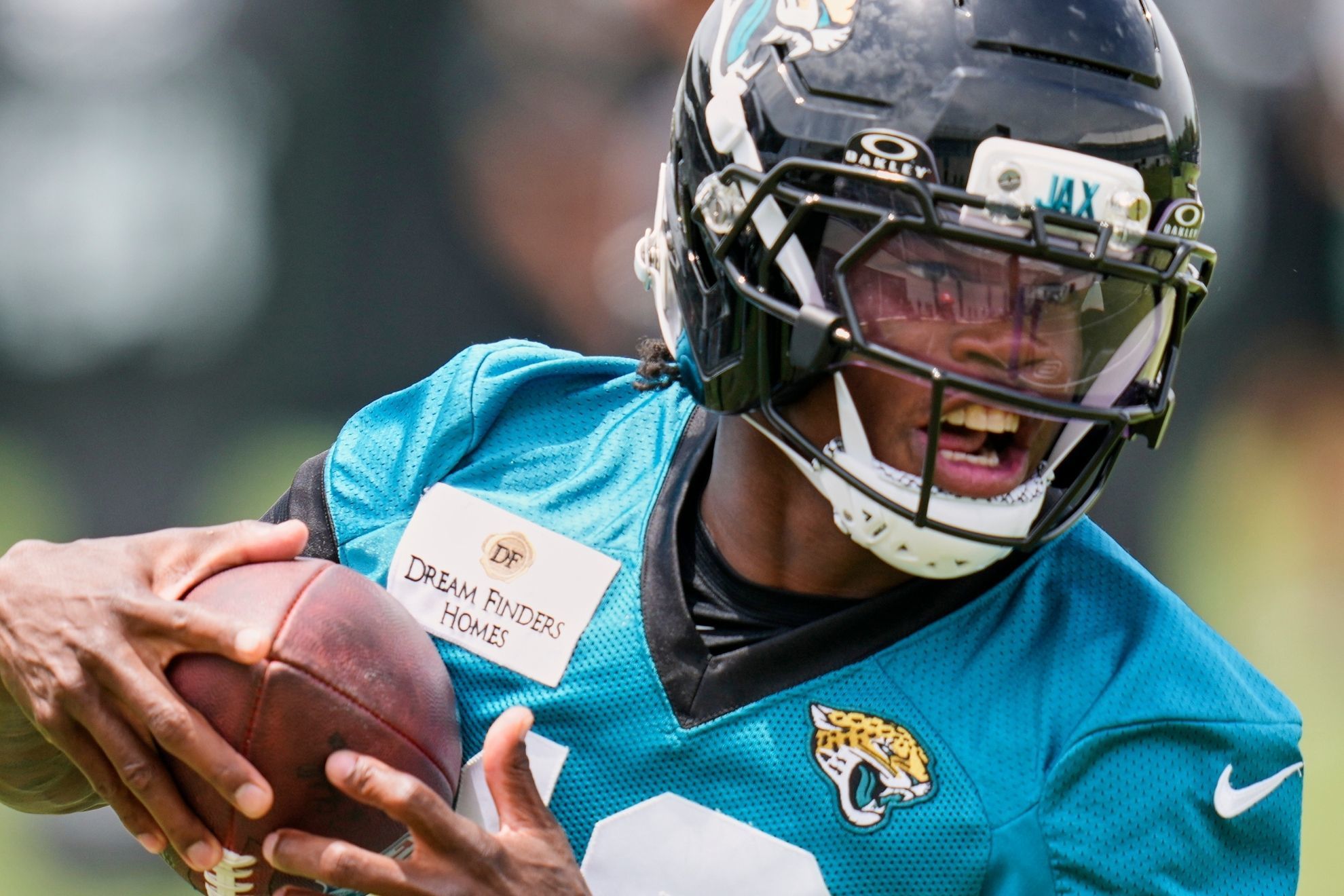 Star rookie Travis Hunter suffers preseason injury with Jaguars, raising concerns ahead of Week 1