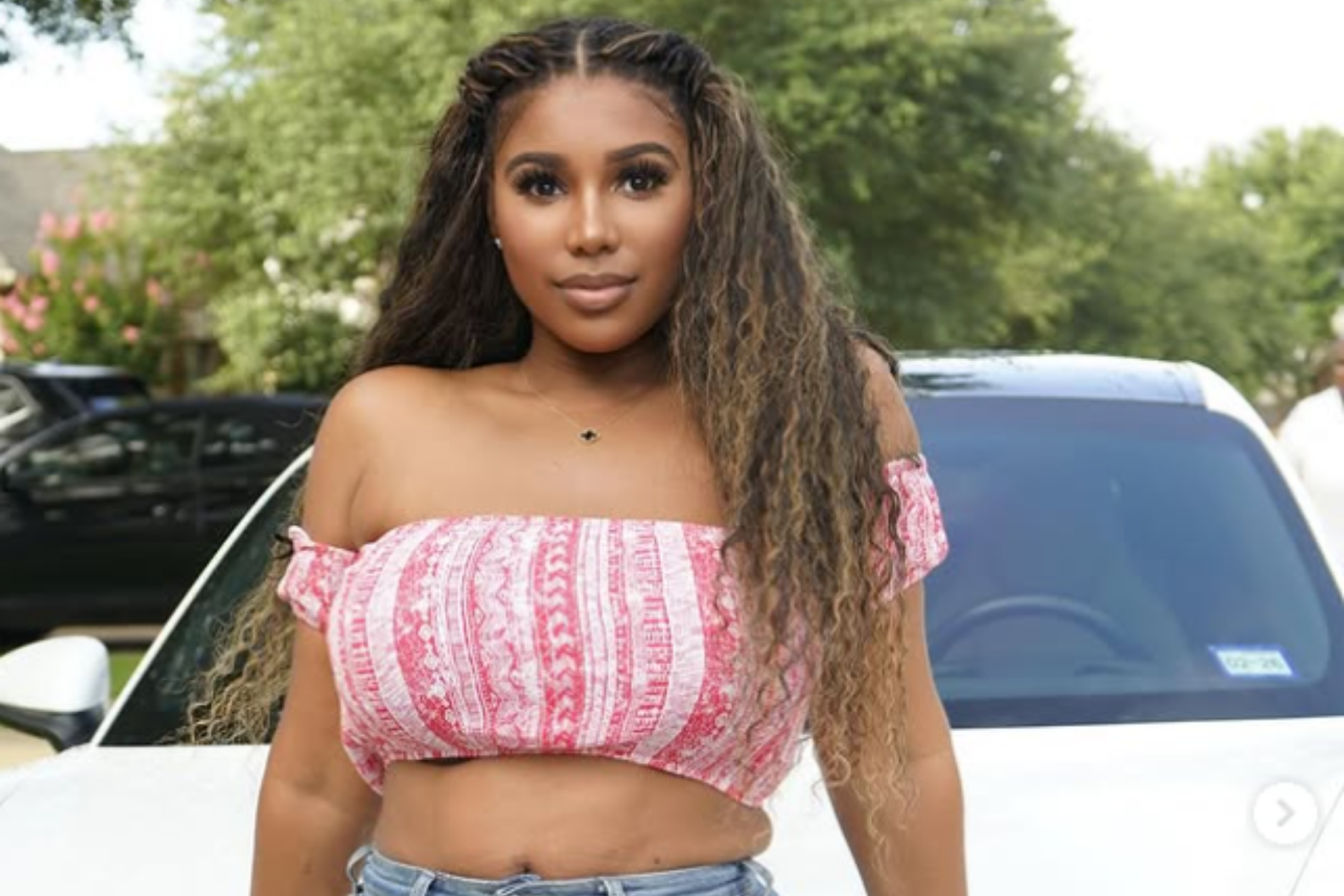 Deiondra Sanders | Instagram @deiondrasanders