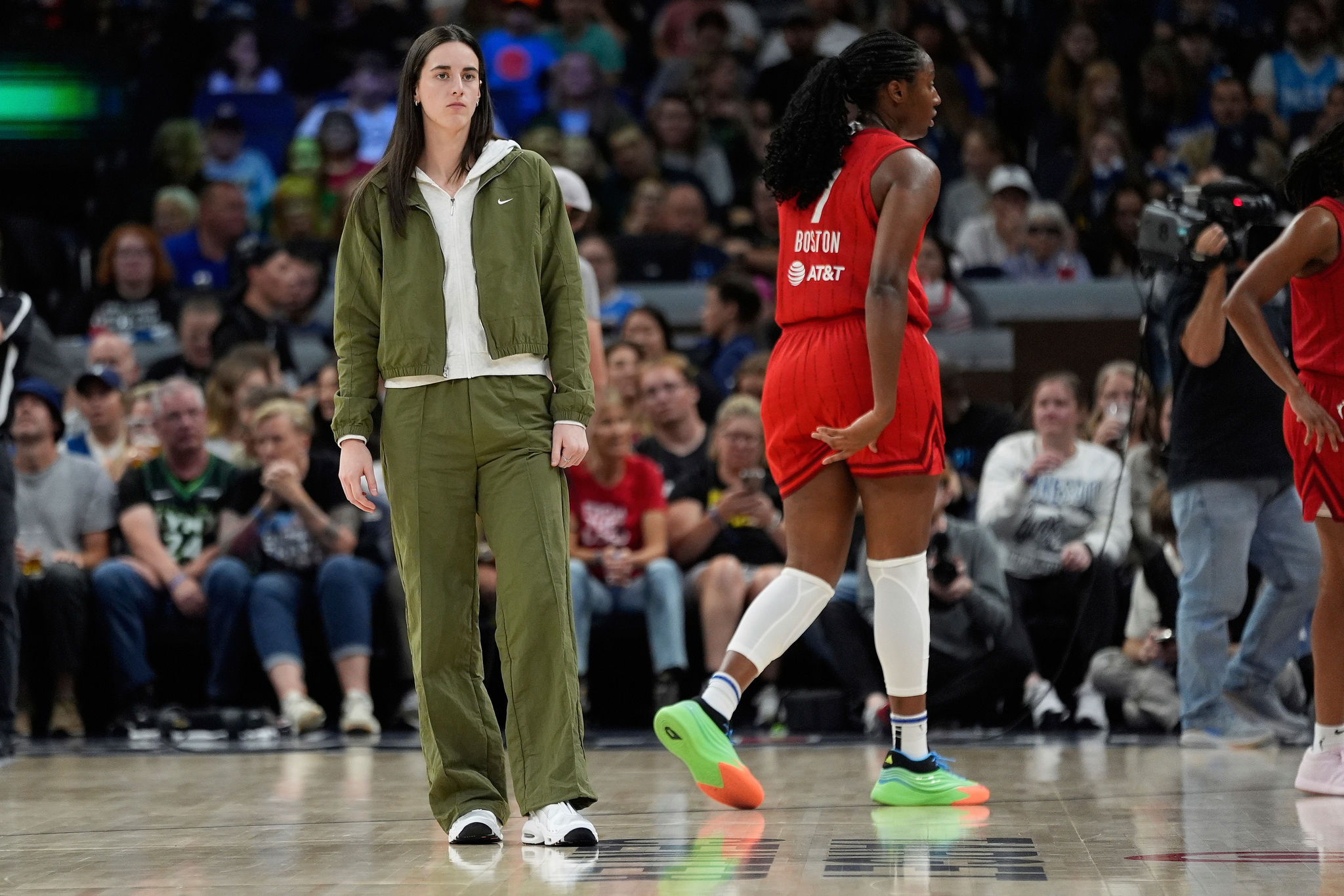 Lisa Leslie dashes Caitlin Clarks hopes and sends her a warning: I wouldnt put her back in this season, I had the same injury she did