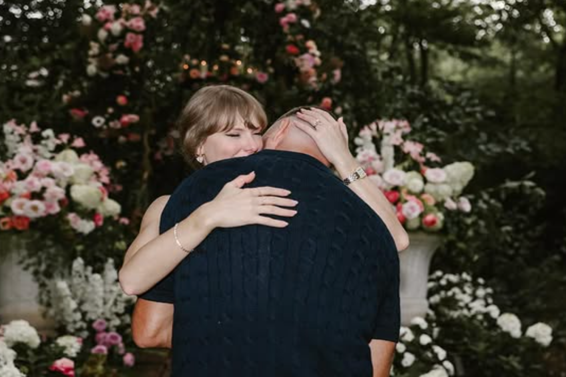 Charissa Thompson cant forget Taylor Swift while Travis Kelce winks at her