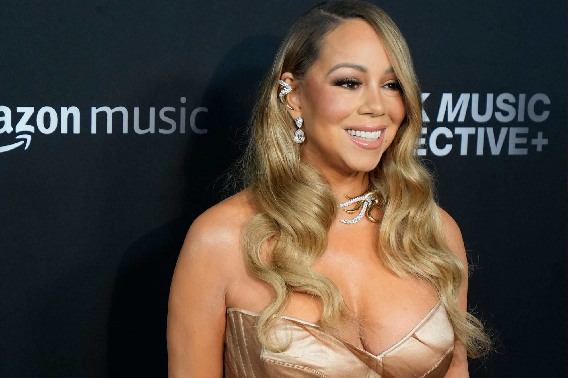 Mariah Careys display at The Twenty Two club has left fans concerned for her wellbeing