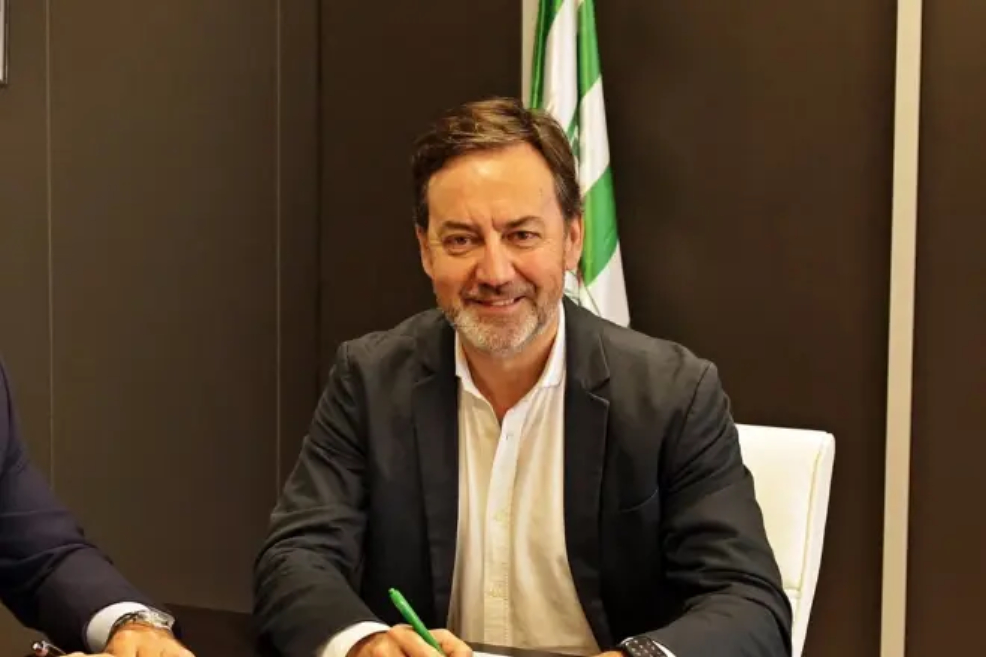 El Córdoba defiende su mercado, con 11 millones de límite, por no "hipotecar" al club