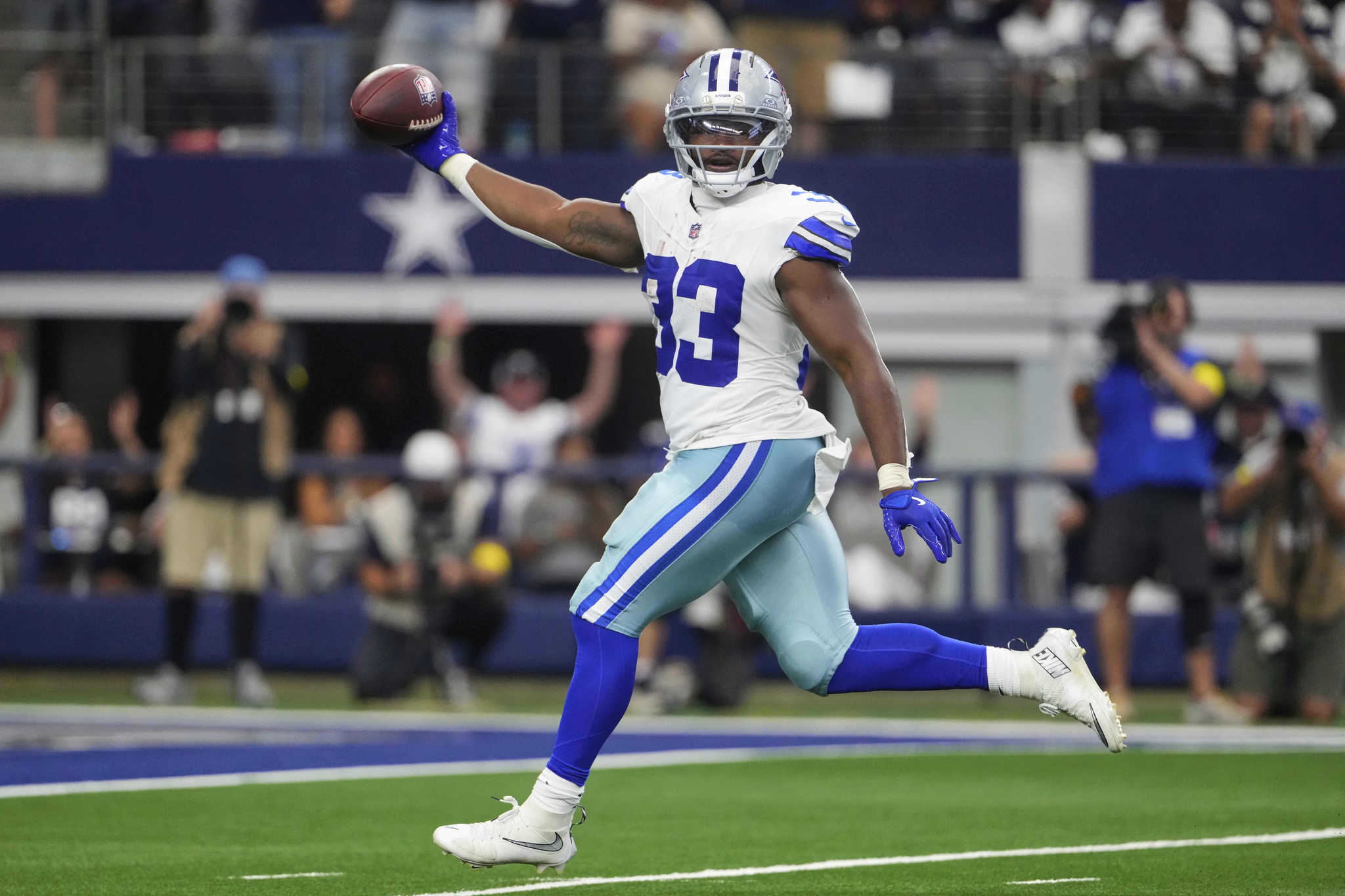 Dallas Cowboys running back Javonte Williams (33) runs the ball for a touchdown in the second half of an NFL football game against the New York Giants Sunday, Sept. 14, 2025, in Arlington, Texas. (AP Photo/Jeffrey McWhorter)