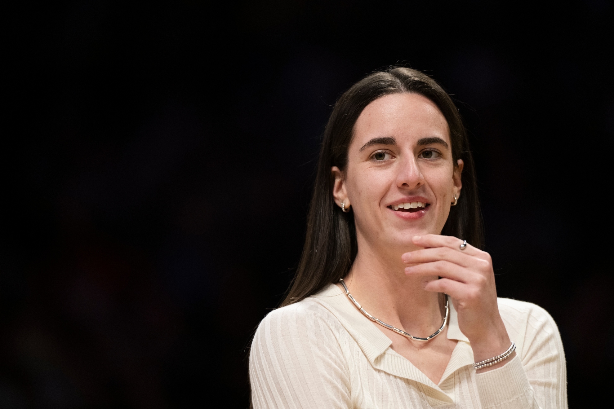 Caitlin Clark Reacts to DoorDashs Cookie Apology for Fevers Sydney Colson