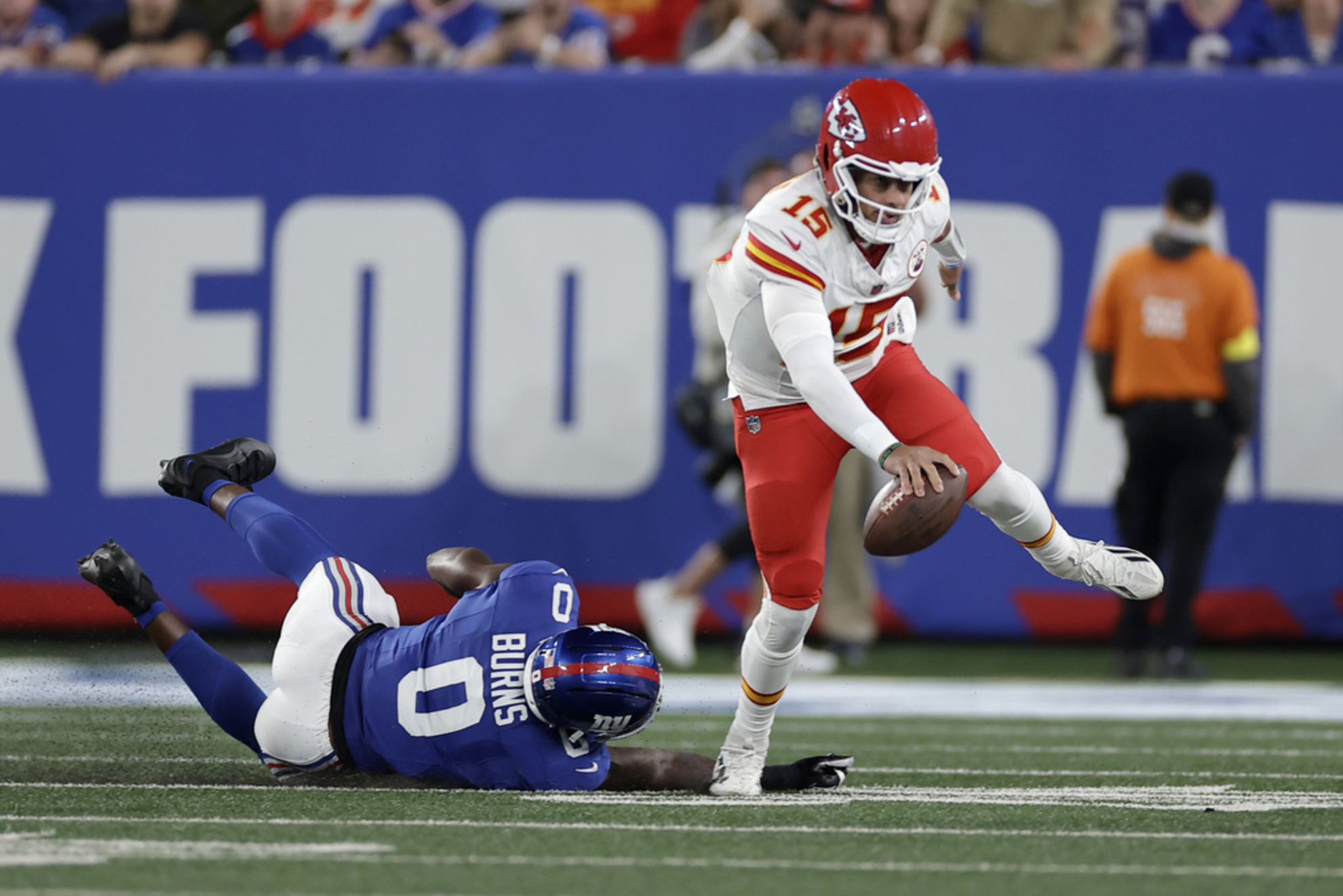 Kansas City Chiefs quarterback Patrick Mahomes (15) scrambles away from New York Giants outside linebacker Brian Burns