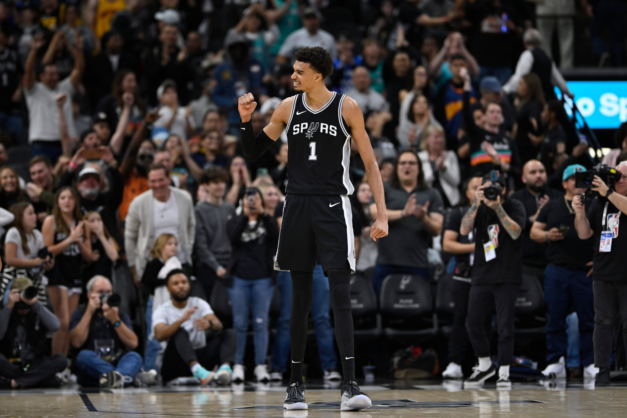 Spurs star Wembanyama in game.