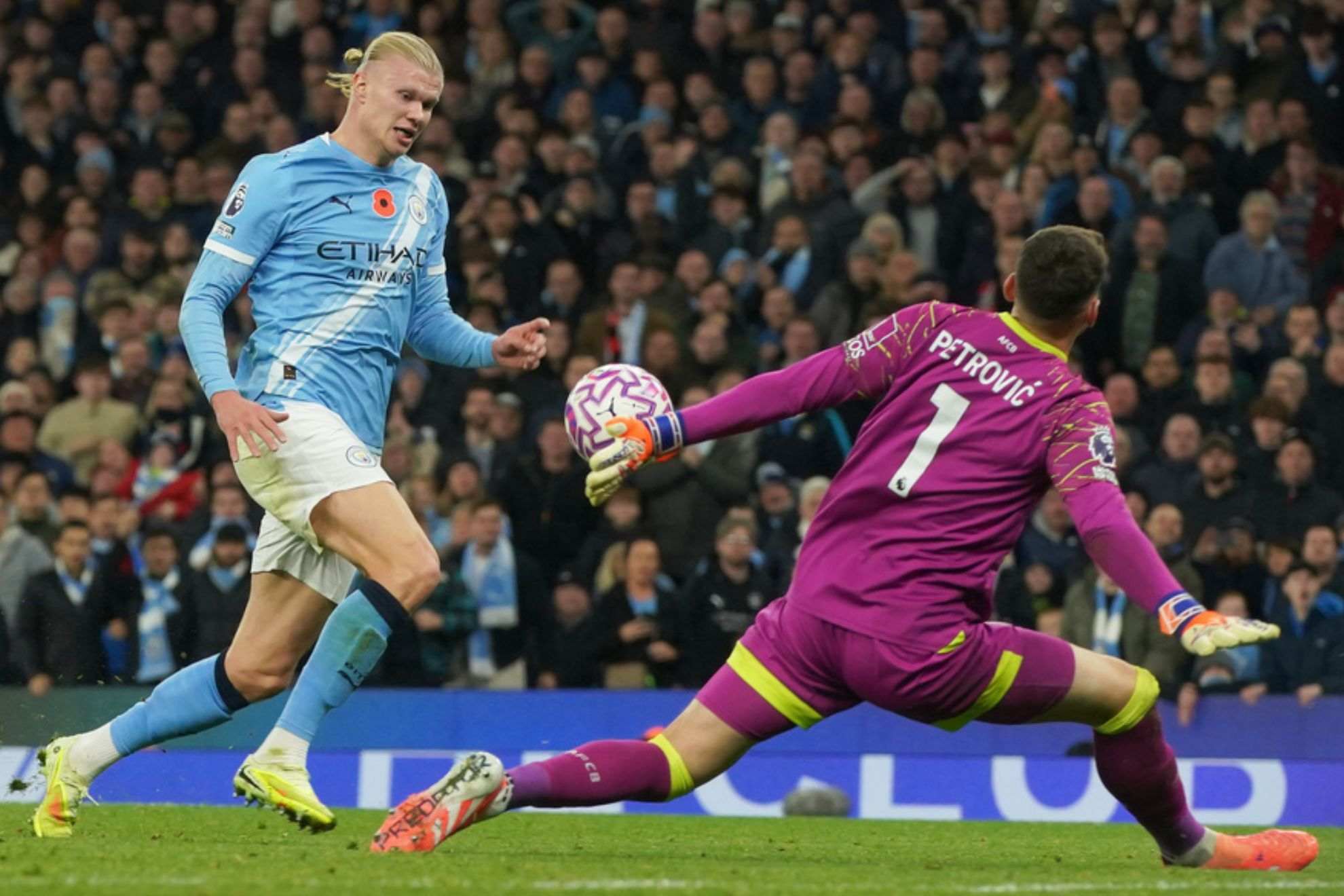 Former Lionel Messi coach compares the Argentina icon to Manchester City Erling Haaland