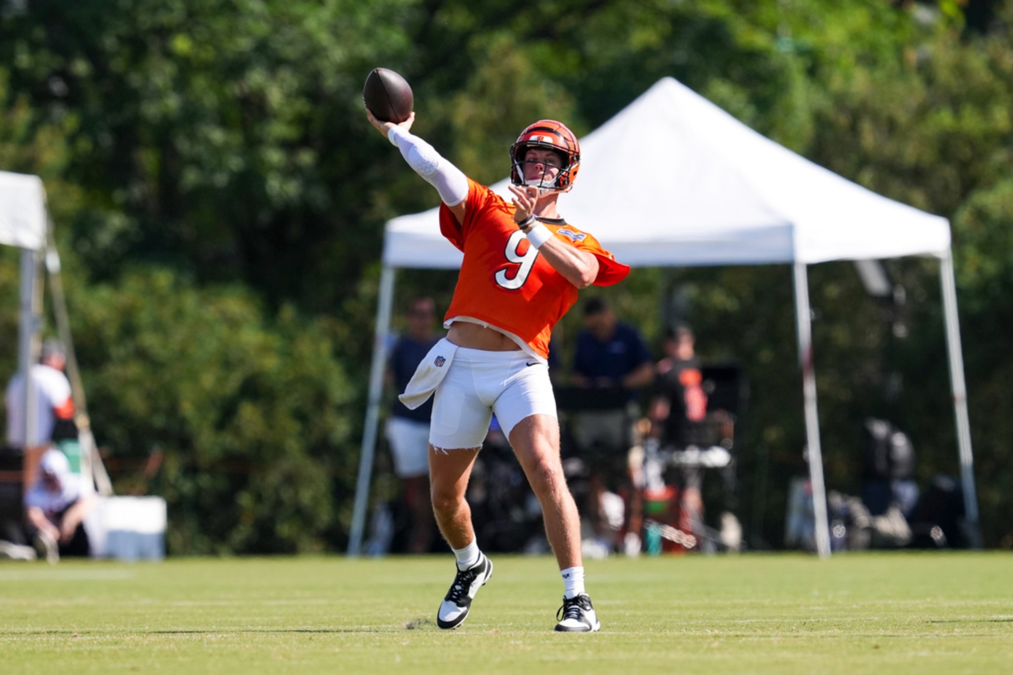 The Bengals are hoping for Joe Burrows return for Thanksgiving.