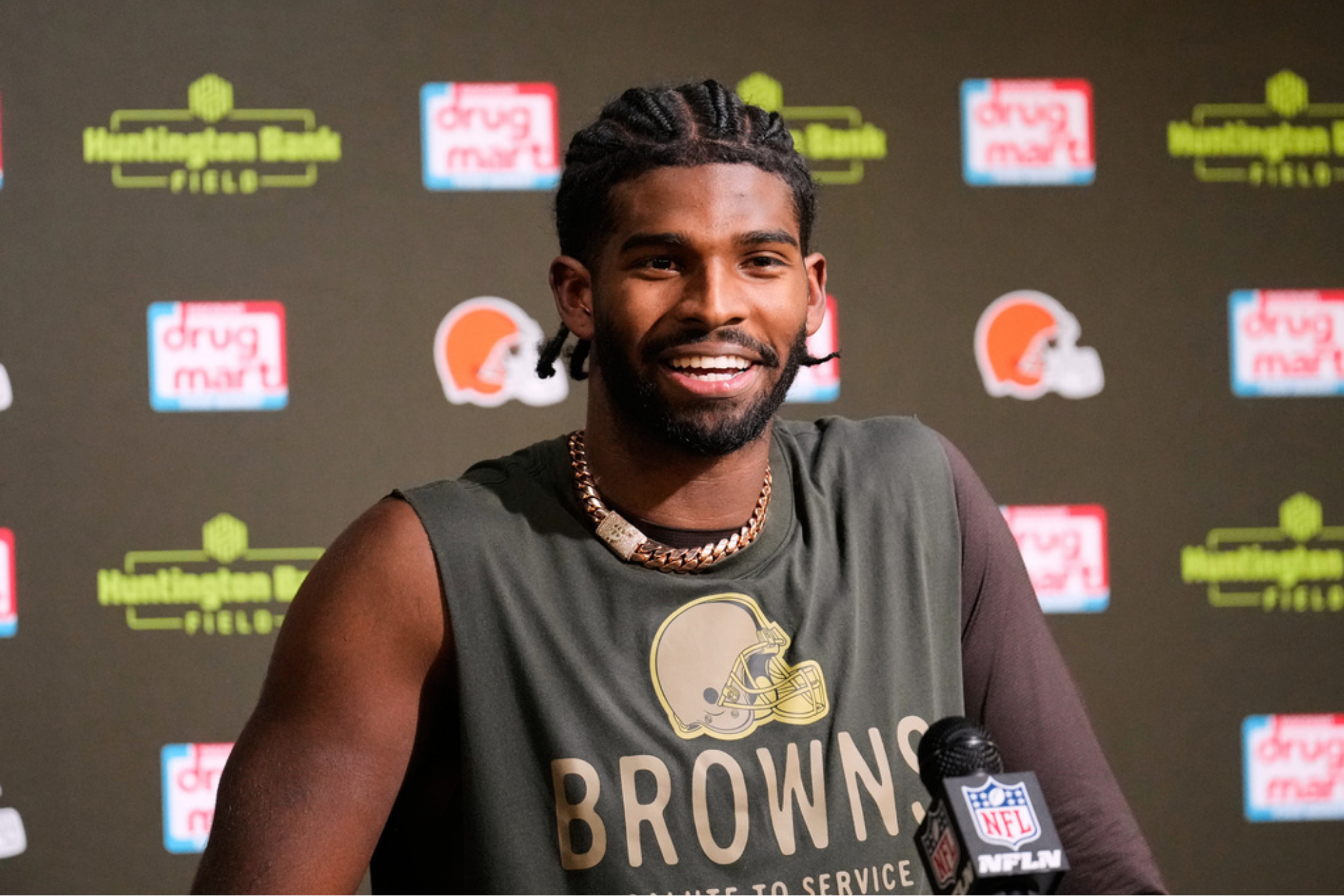 Cleveland Browns quarterback Shedeur Sanders