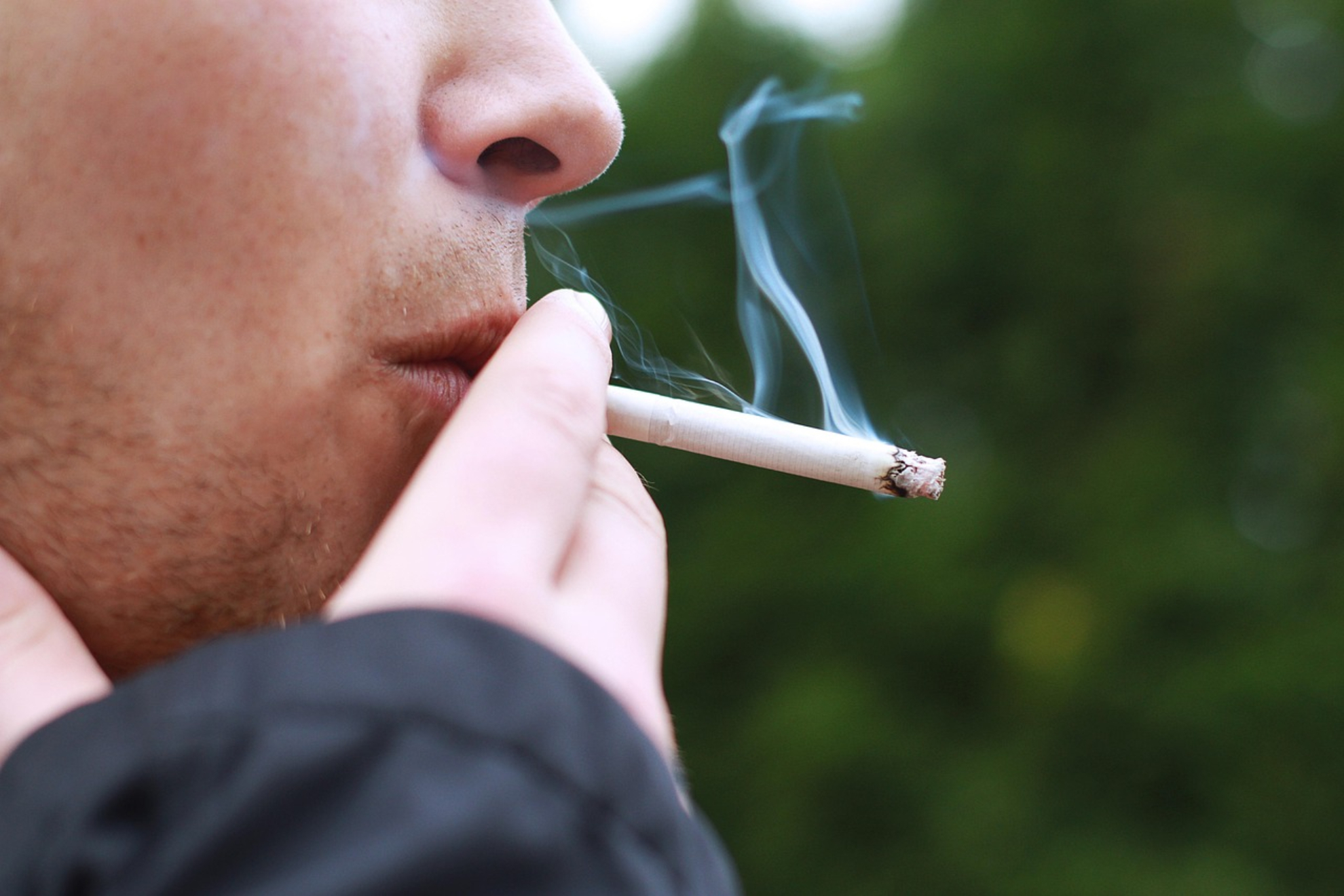 Reino Unido declara la guerra al tabaco: los nacidos después de 2008 tendrán prohibido fumar