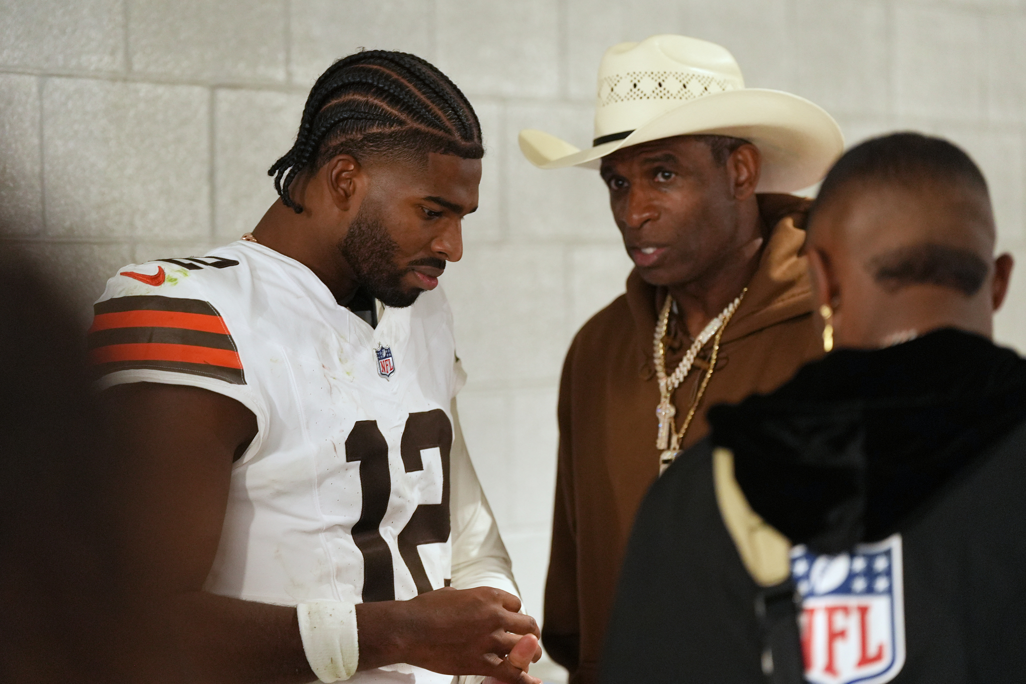 Shedeur Sanders pays tribute to his father, Deion Sanders, with his pre-game attire at the Browns home game: a message for the 49ers?
