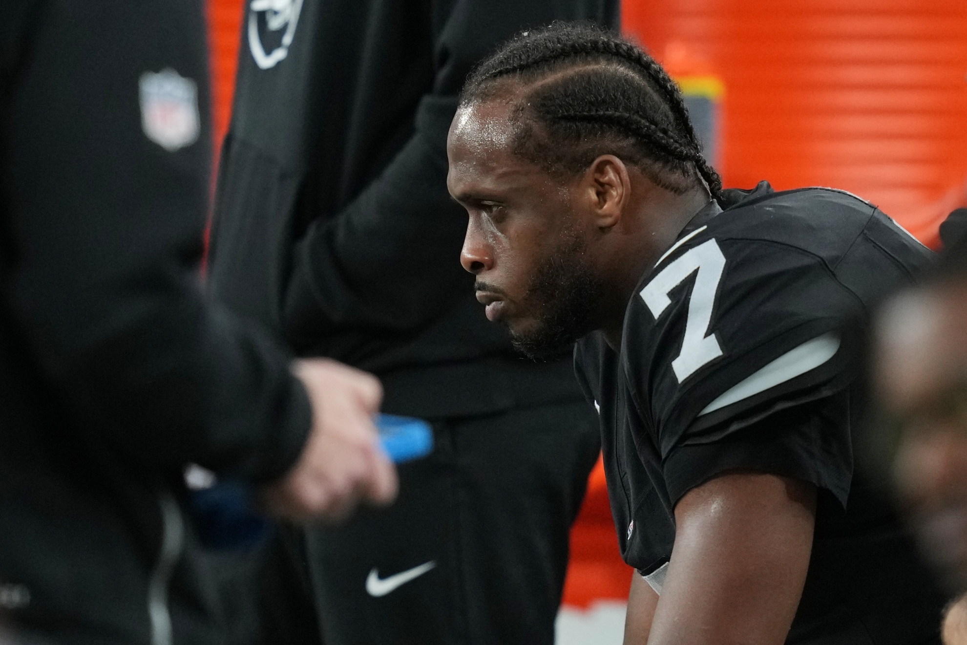 Geno Smith issues public apology after heated gesture toward Raiders crowd