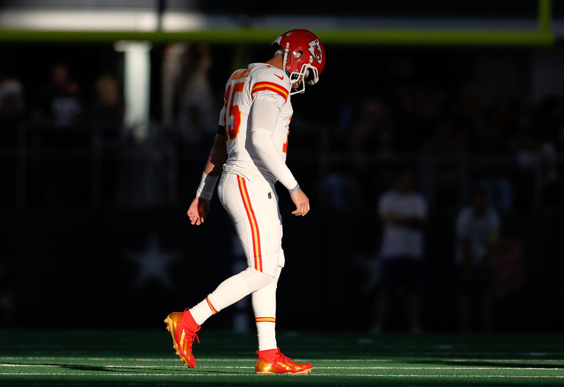 Patrick Mahomes pisa AT&T Stadium por primera vez como titular contra Cowboys en Thanksgiving