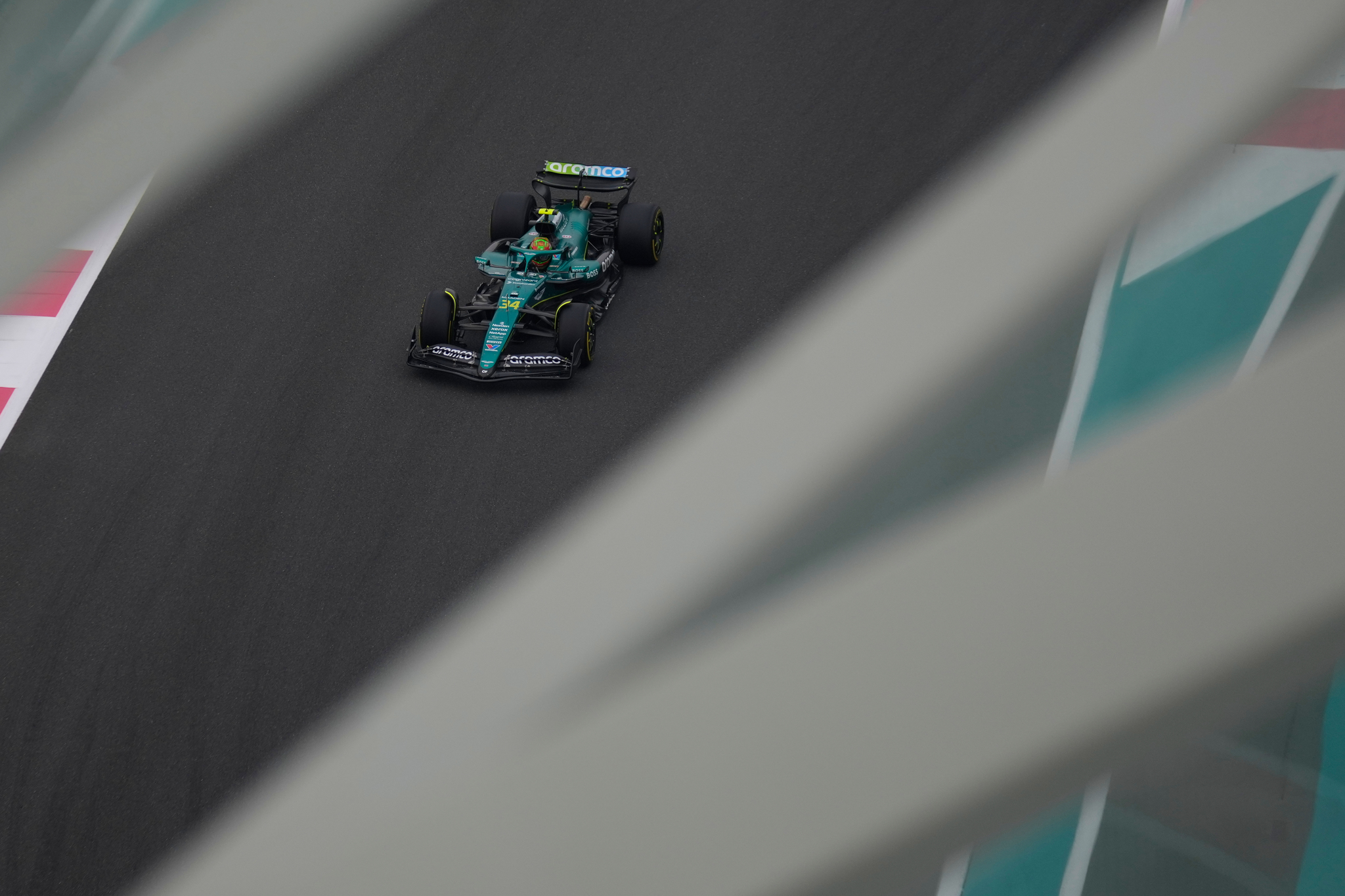  lt;HIT gt;Aston lt;/HIT gt;  lt;HIT gt;Martin lt;/HIT gt; driver Felipe Drugovich of Brazil steers his car during the first practice ahead of the Formula One Abu Dhabi Grand Prix at the Yas Marina Circuit in Abu Dhabi, UAE, Friday, Dec. 5, 2025. (AP Photo/Altaf Qadri)