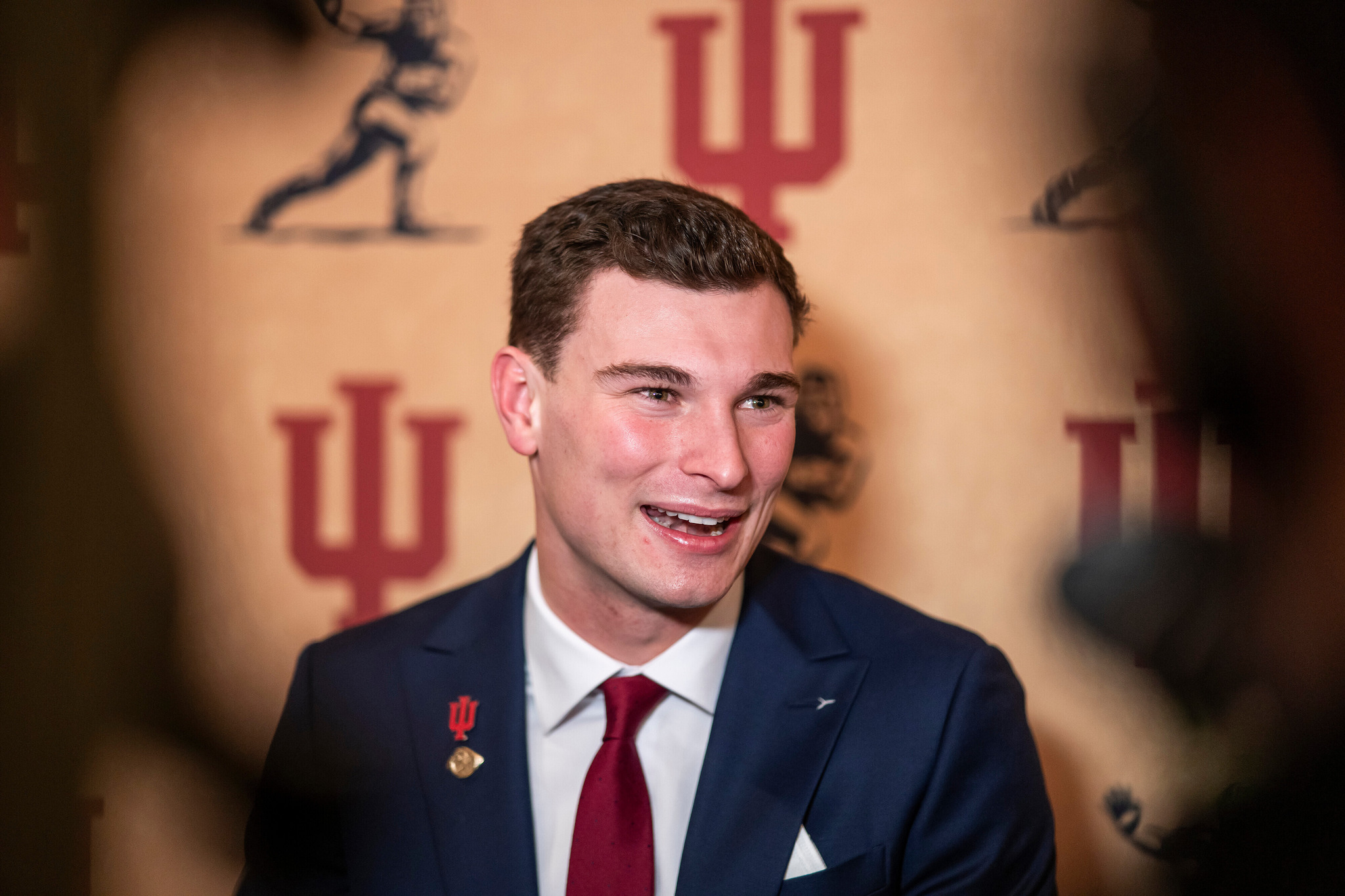Heisman Trophy finalist Indiana quarterback  lt;HIT gt;Fernando lt;/HIT gt;  lt;HIT gt;Mendoza lt;/HIT gt; speaks during an NCAA college football news conference before the award ceremony, Saturday, Dec. 13, 2025, in New York. (AP Photo/Eduardo Munoz Alvarez)