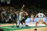 Ubal lidera el triunfo del BAXI Manresa en cancha del Slask Wroclaw (90-96)