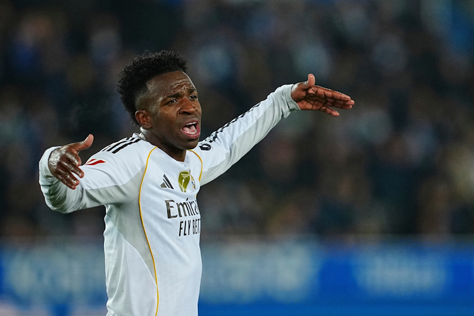 Vinicius, cornered between goals that dont come and whistles that hurt