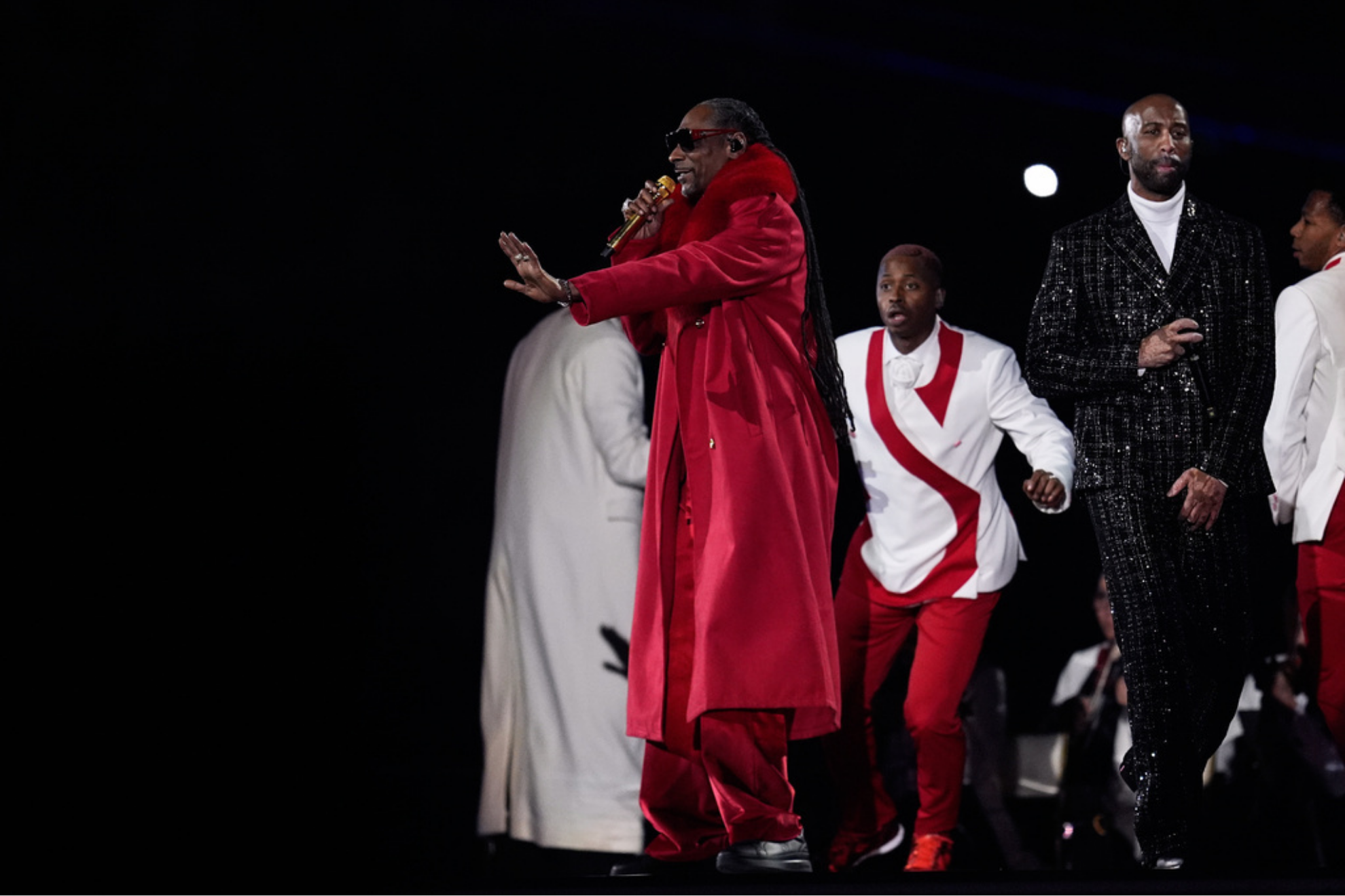Snoop Dogg performs at halftime during an NFL football game between the Minnesota Vikings and the Detroit Lions