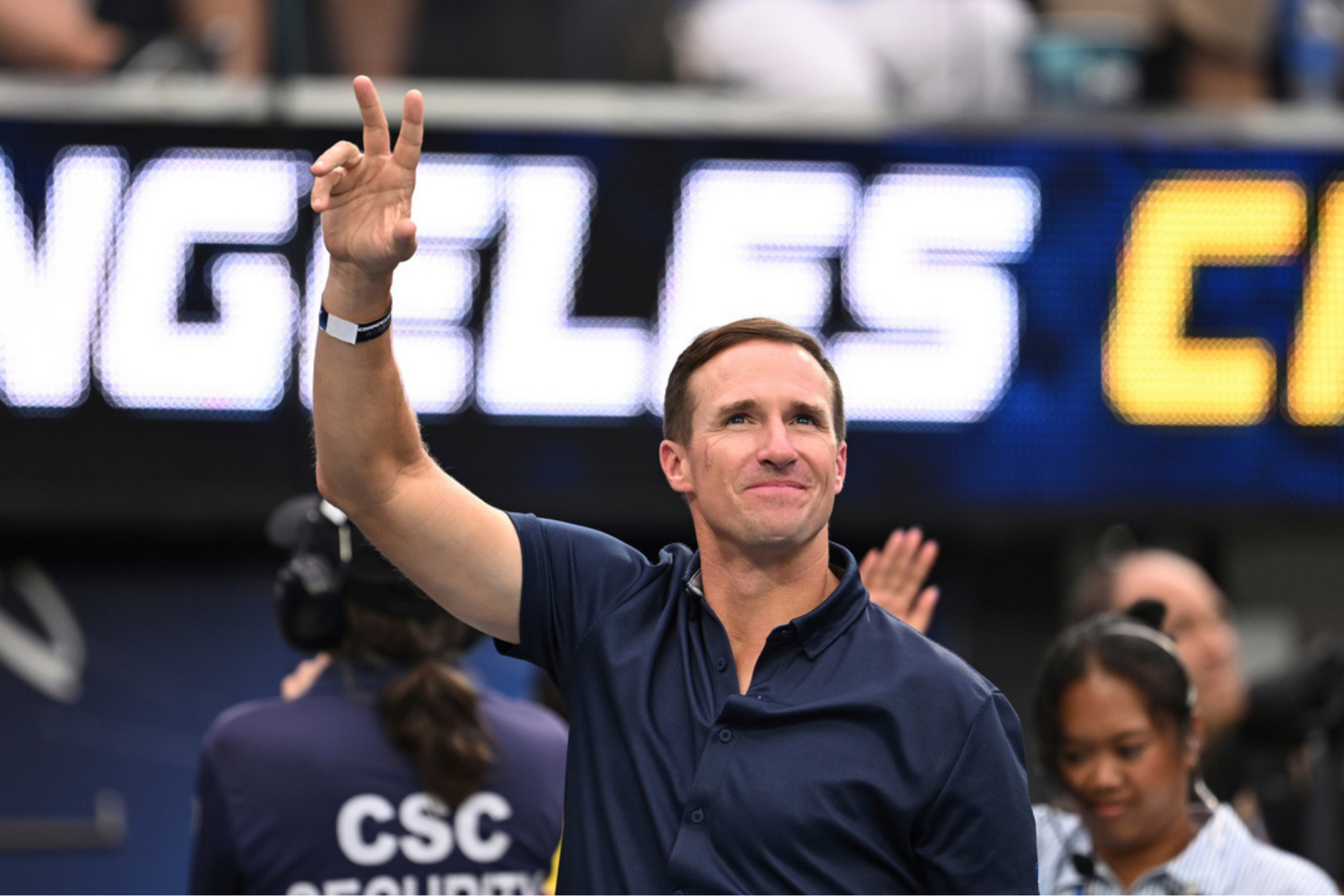 Drew Brees waves to the crowd