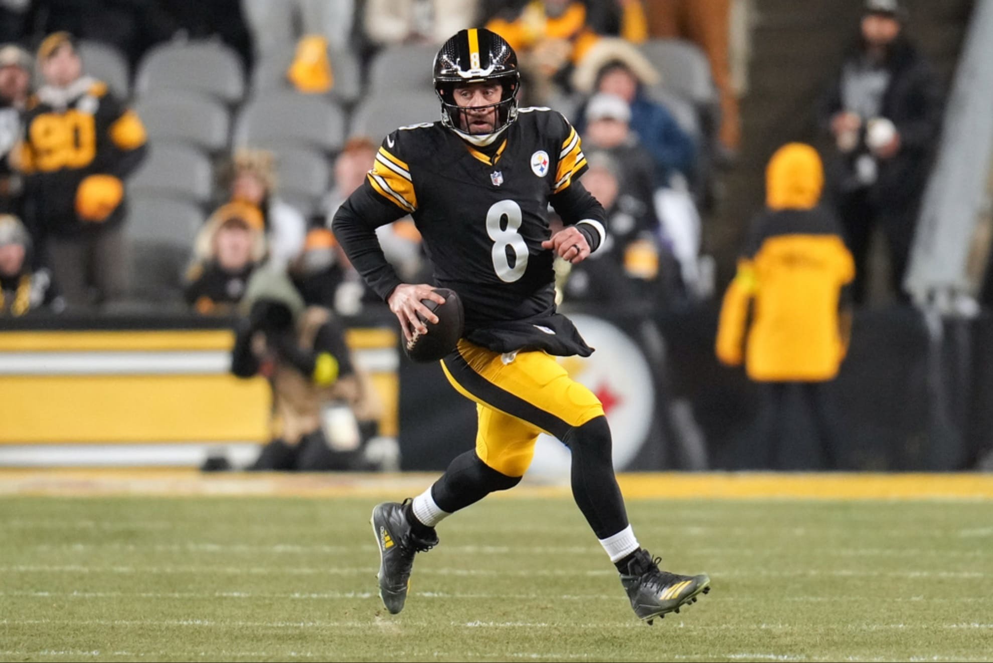 Aaron Rodgers will try to extend the Steelers MNF win streak vs Texans.