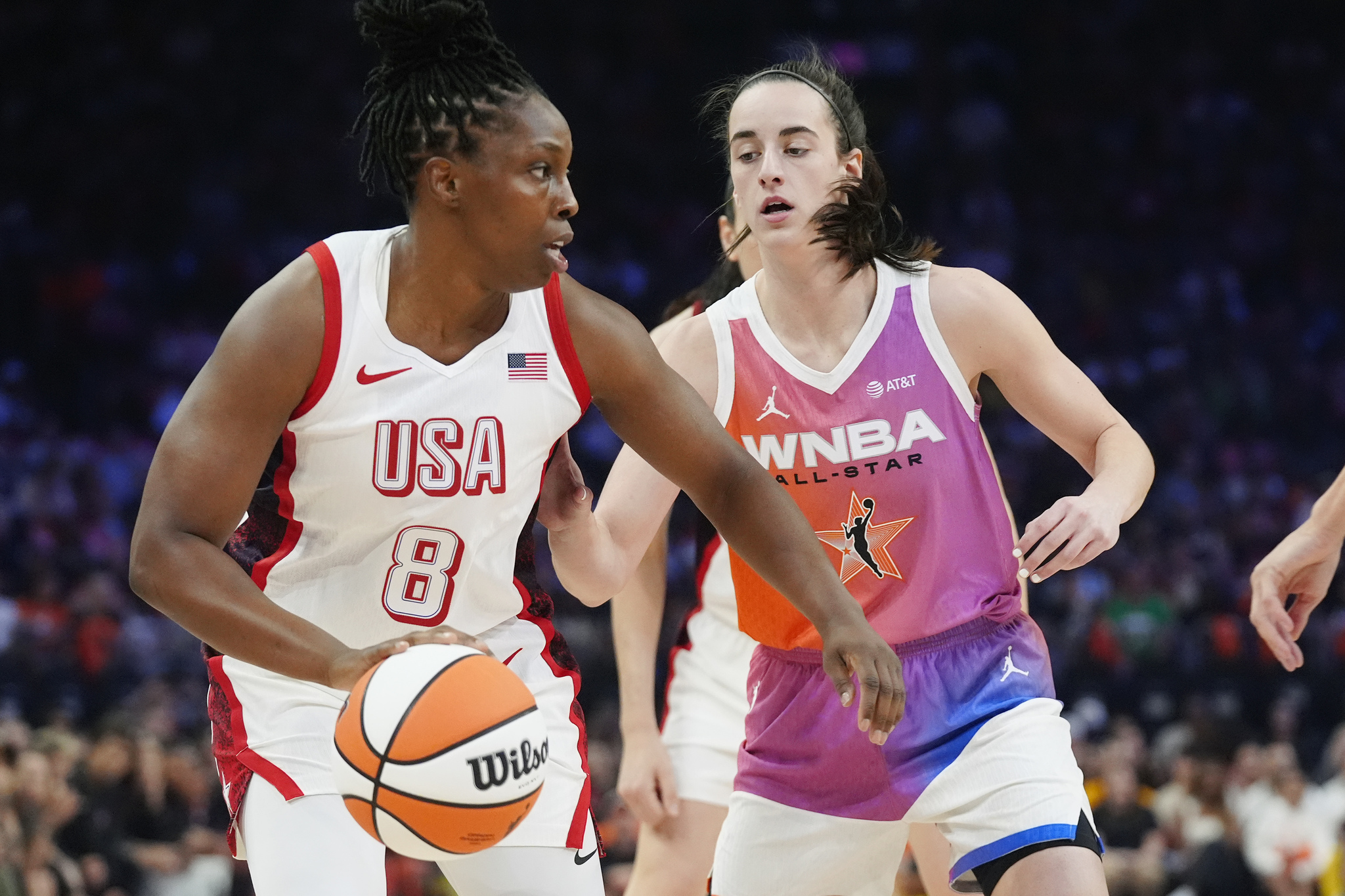 Chelsea Gray going up against Caitlin Clark.